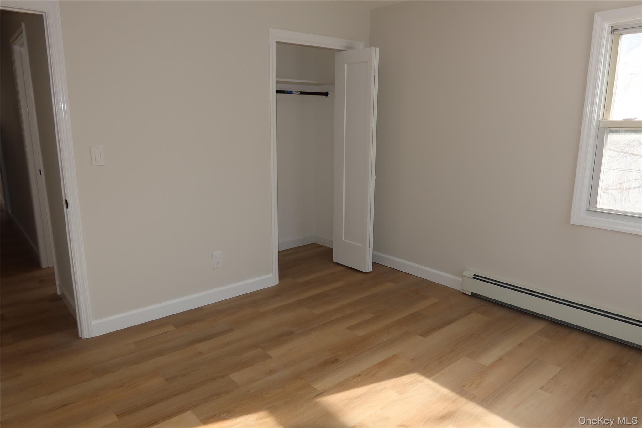 #7 photo, 93 4th Avenue, מחוז נסאו East Rockaway , NY 11518