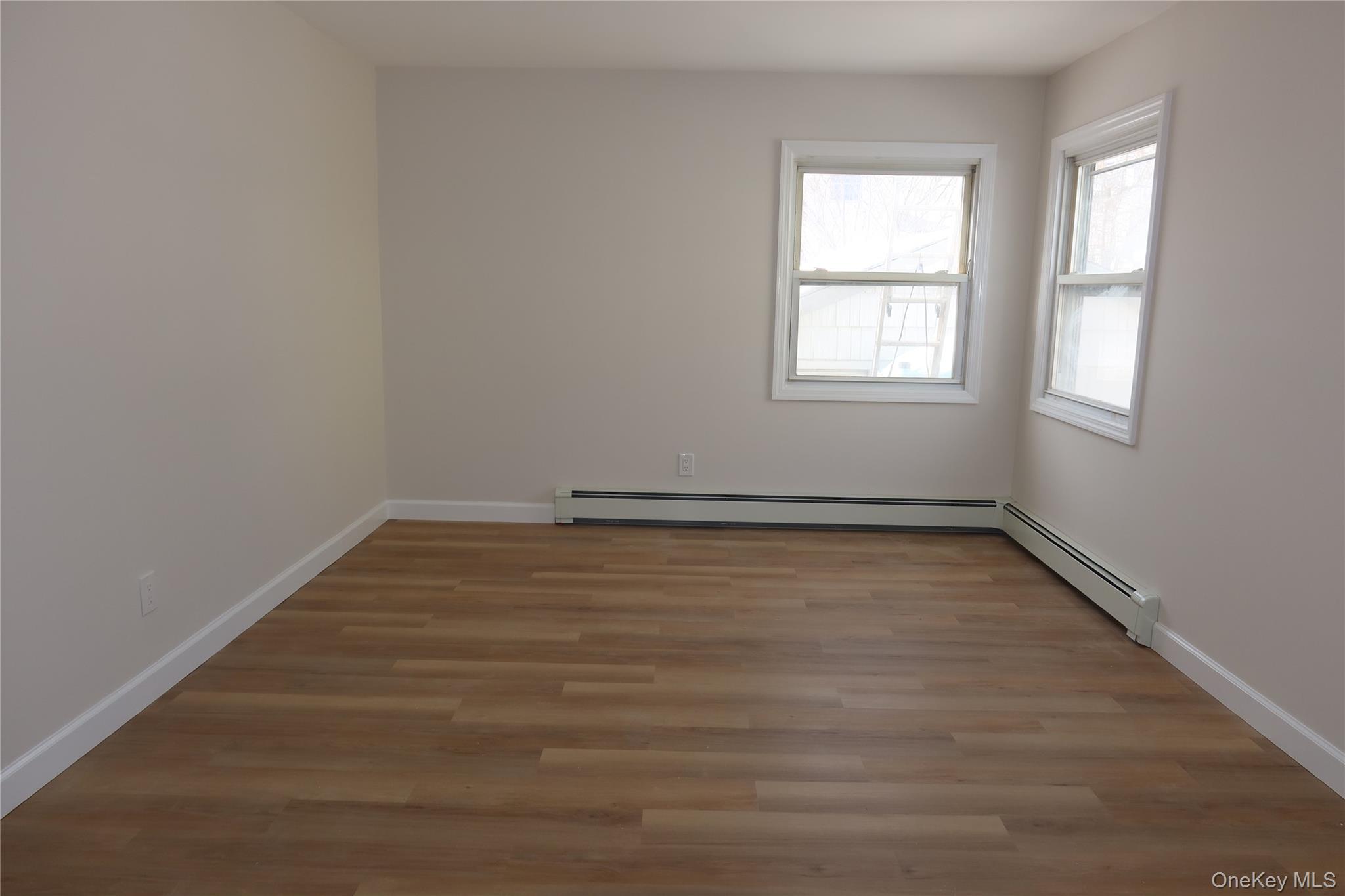 #8 photo, 93 4th Avenue, מחוז נסאו East Rockaway , NY 11518