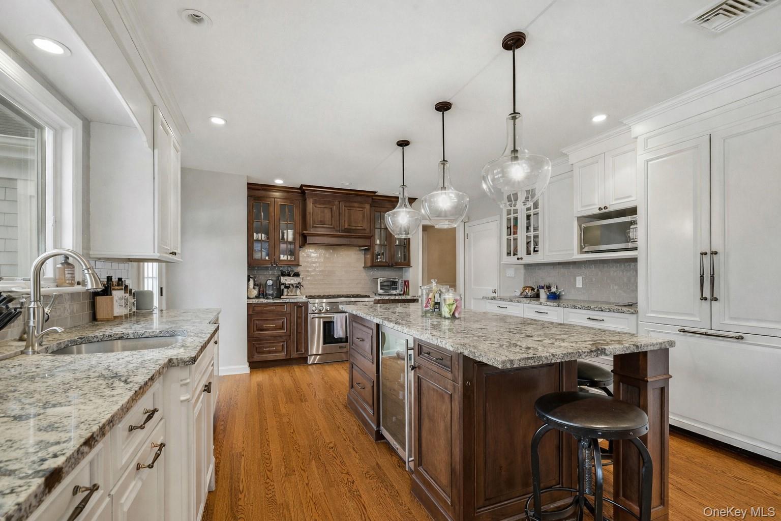 #10 photo, 38 Hewlett Lane, Port Washington , NY 11050