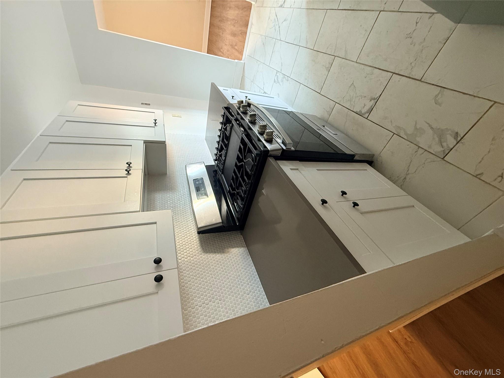 #9 photo, 190 First Street, নাসাউ কাউন্টি Mineola , NY 11501