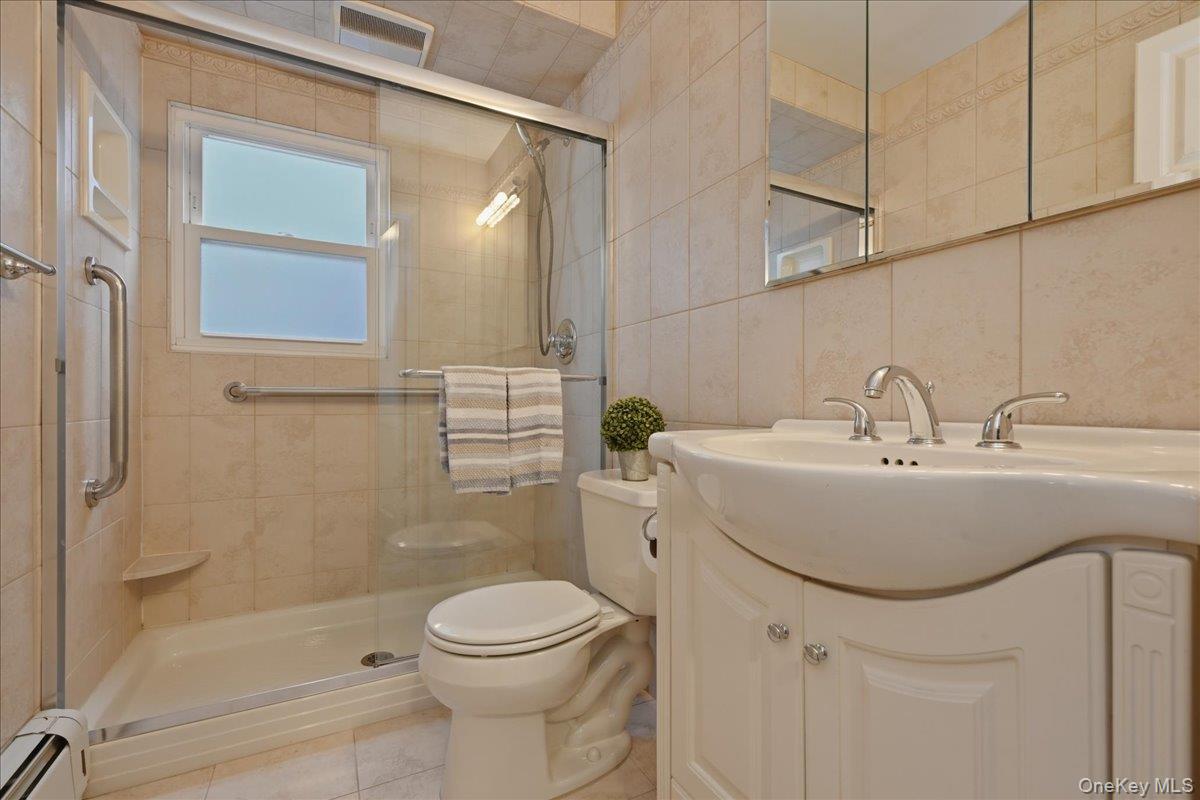 #13 photo, 25 Peacock Lane, নাসাউ কাউন্টি Levittown , NY 11756