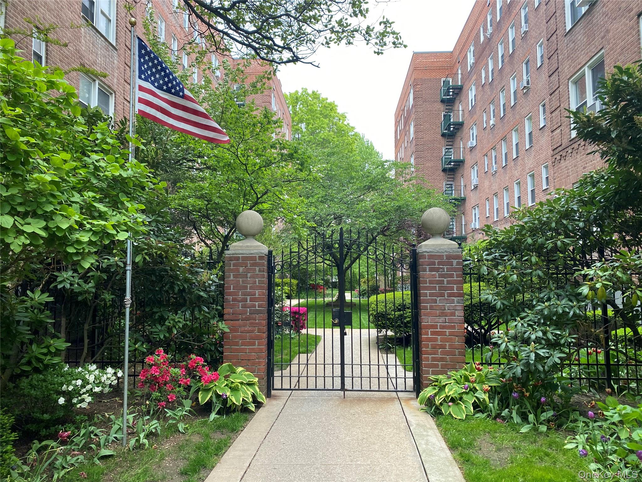 #1 photo, 32 Cathedral Avenue, 长岛 Hempstead , NY 11550