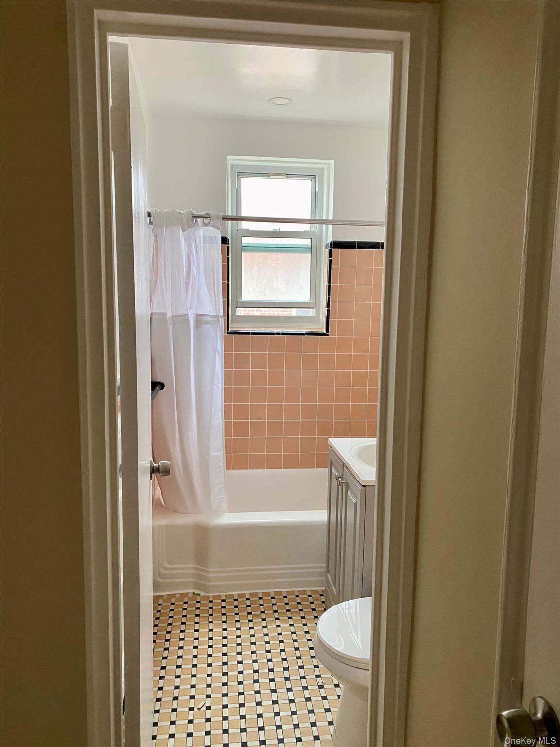 #11 photo, 32 Cathedral Avenue, 长岛 Hempstead , NY 11550