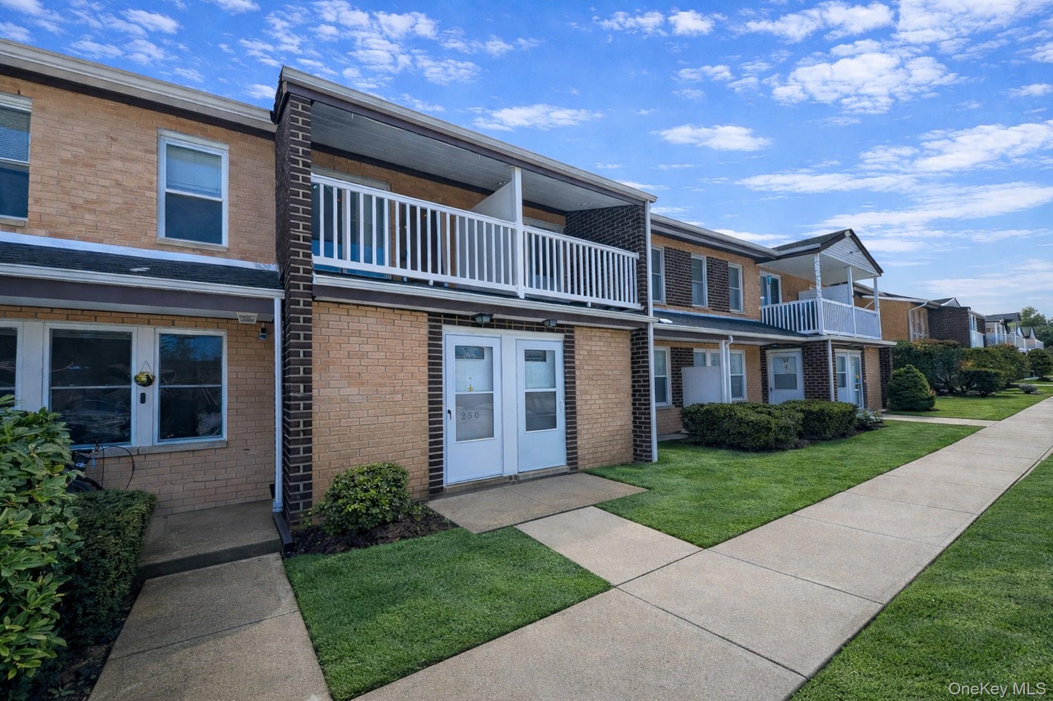 #1 photo, 250 Artist Lake Drive, Middle Island , NY 11953