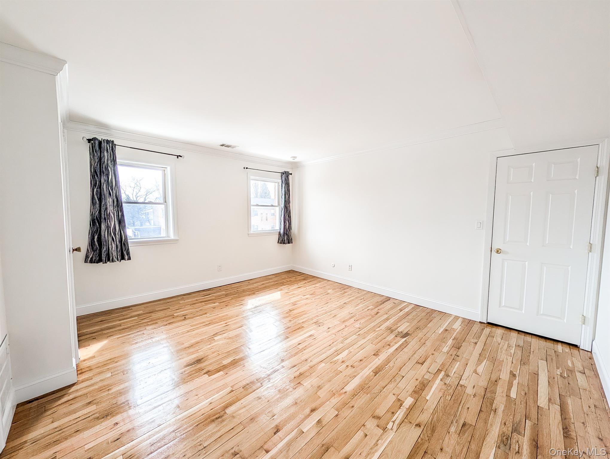 #10 photo, 250 Artist Lake Drive, Middle Island , NY 11953