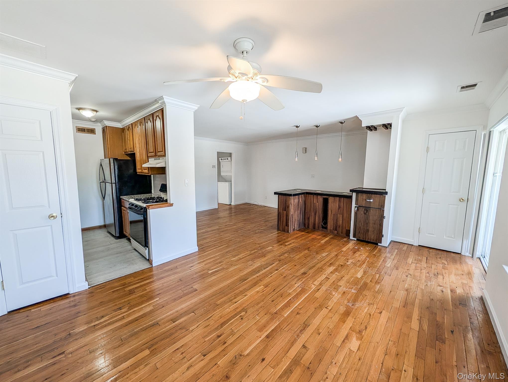 #5 photo, 250 Artist Lake Drive, Middle Island , NY 11953