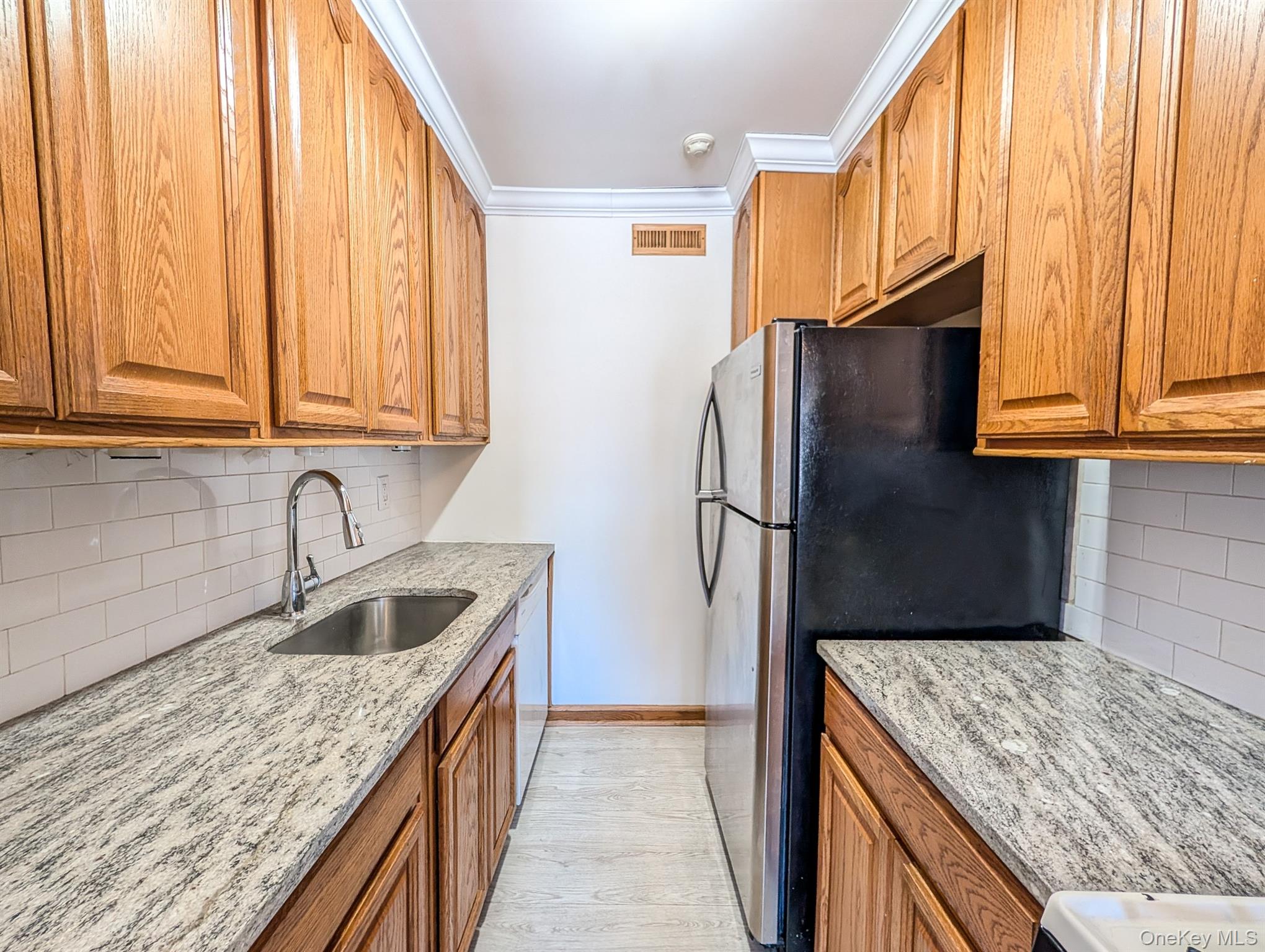 #6 photo, 250 Artist Lake Drive, Middle Island , NY 11953