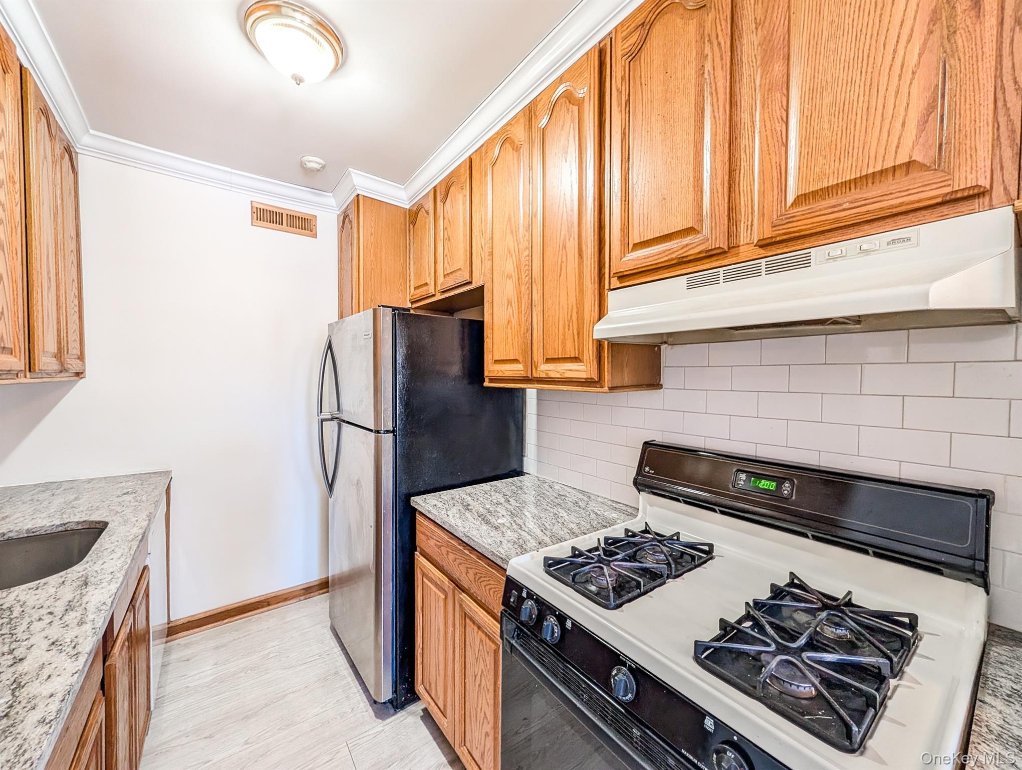 #7 photo, 250 Artist Lake Drive, Middle Island , NY 11953