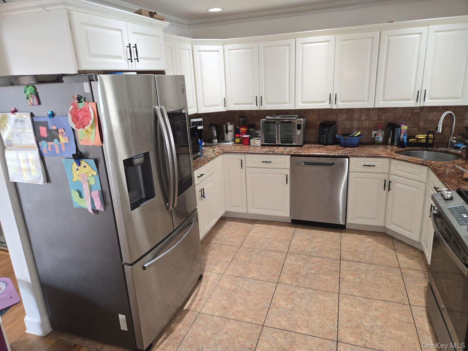 #19 photo, 10 Bainbridge Avenue, Melville , NY 11747