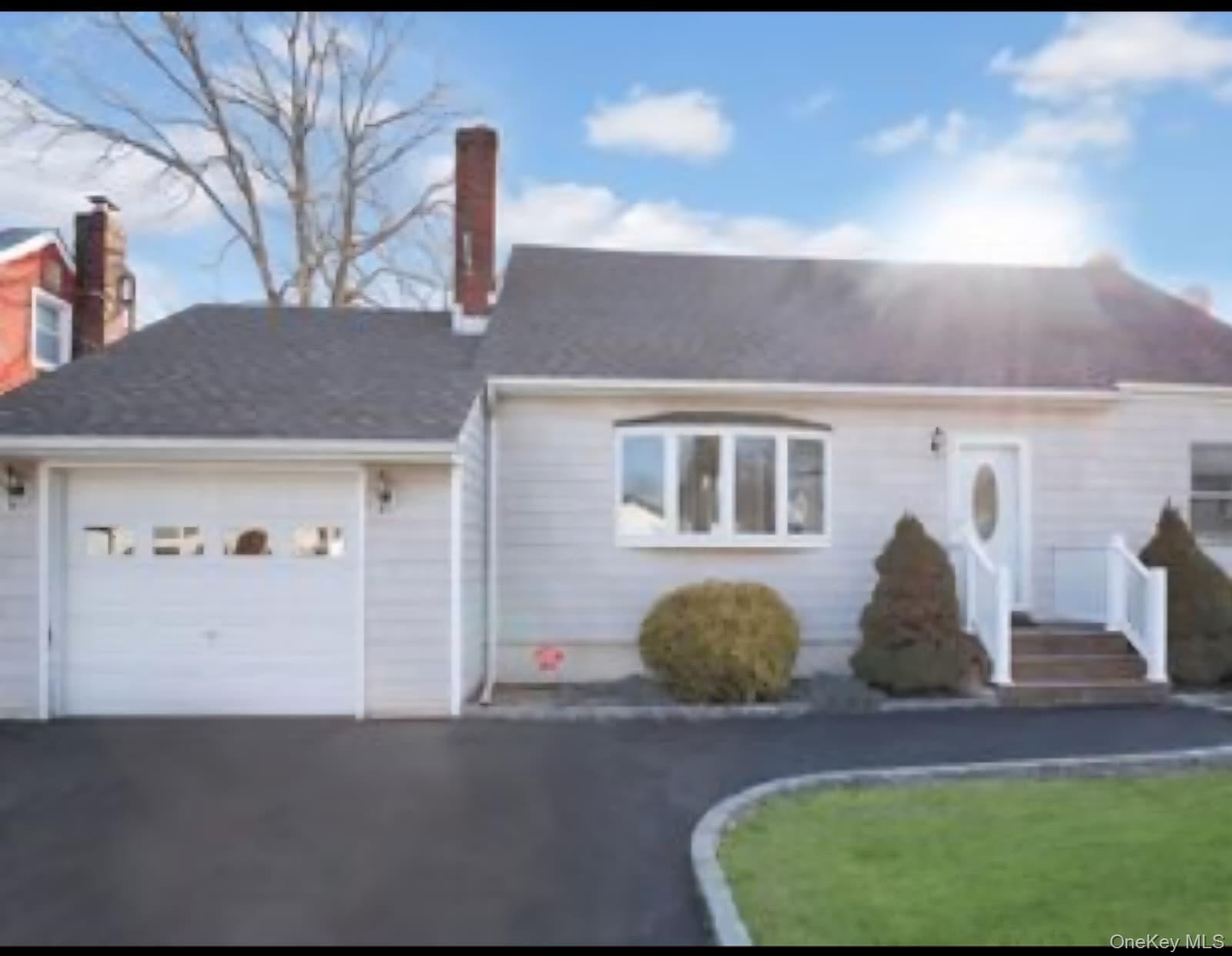 #3 photo, 10 Bainbridge Avenue, Melville , NY 11747