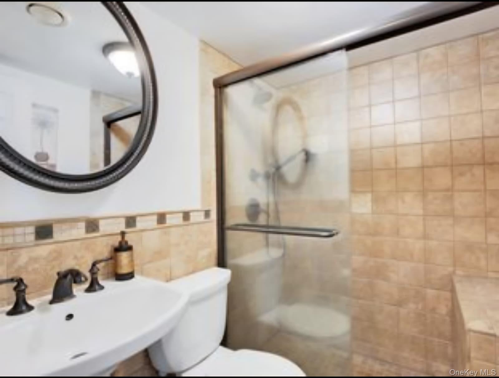 #4 photo, 10 Bainbridge Avenue, Melville , NY 11747