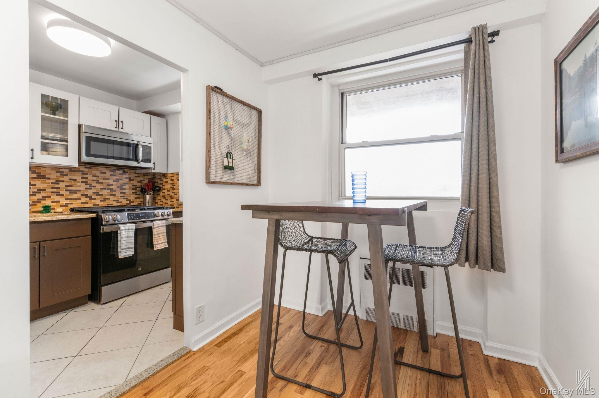 #11 photo, 35-50 85th St Street, 皇后区 Jackson Heights , NY 11372