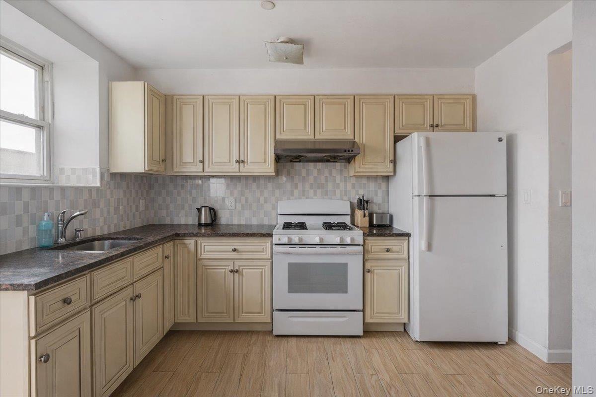 #15 photo, 43-06 102nd Street, कोरोना Corona , NY 11368