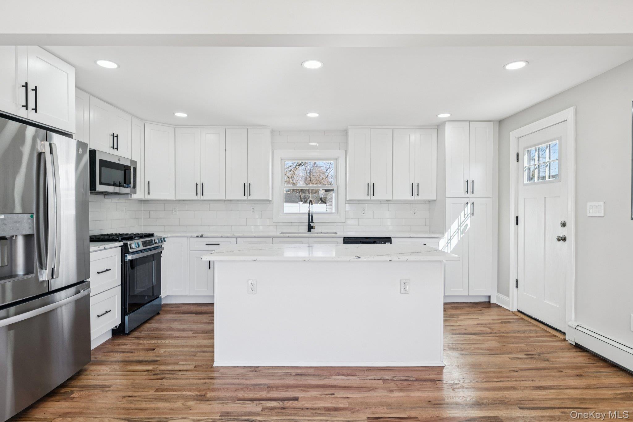 #10 photo, 38 Somerset Road, Amityville , NY 11701