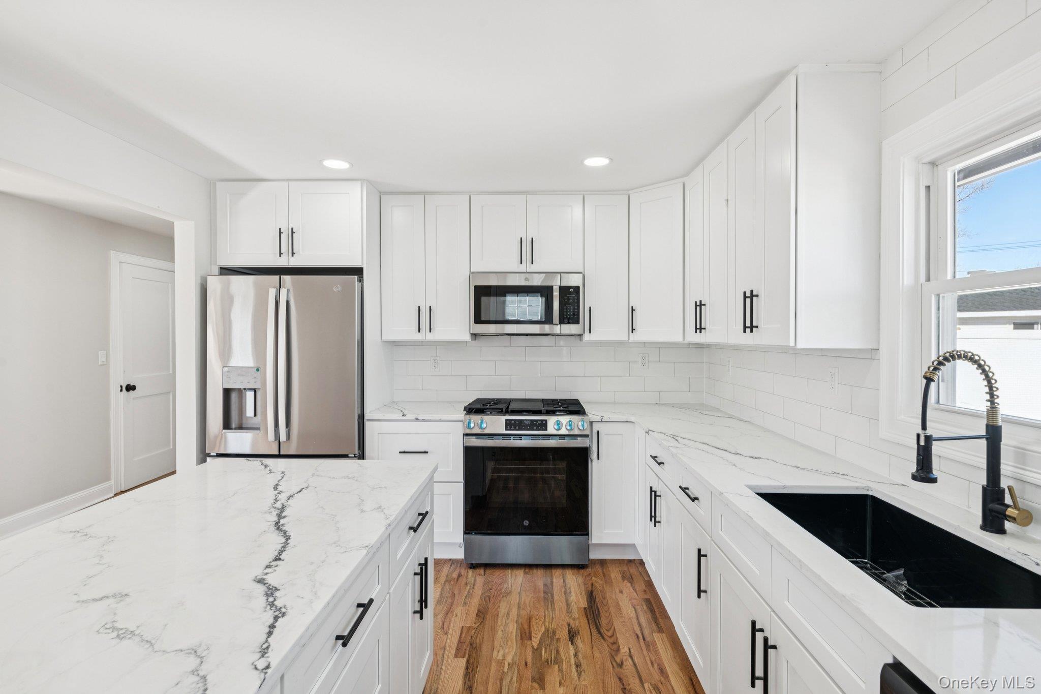 #13 photo, 38 Somerset Road, Amityville , NY 11701