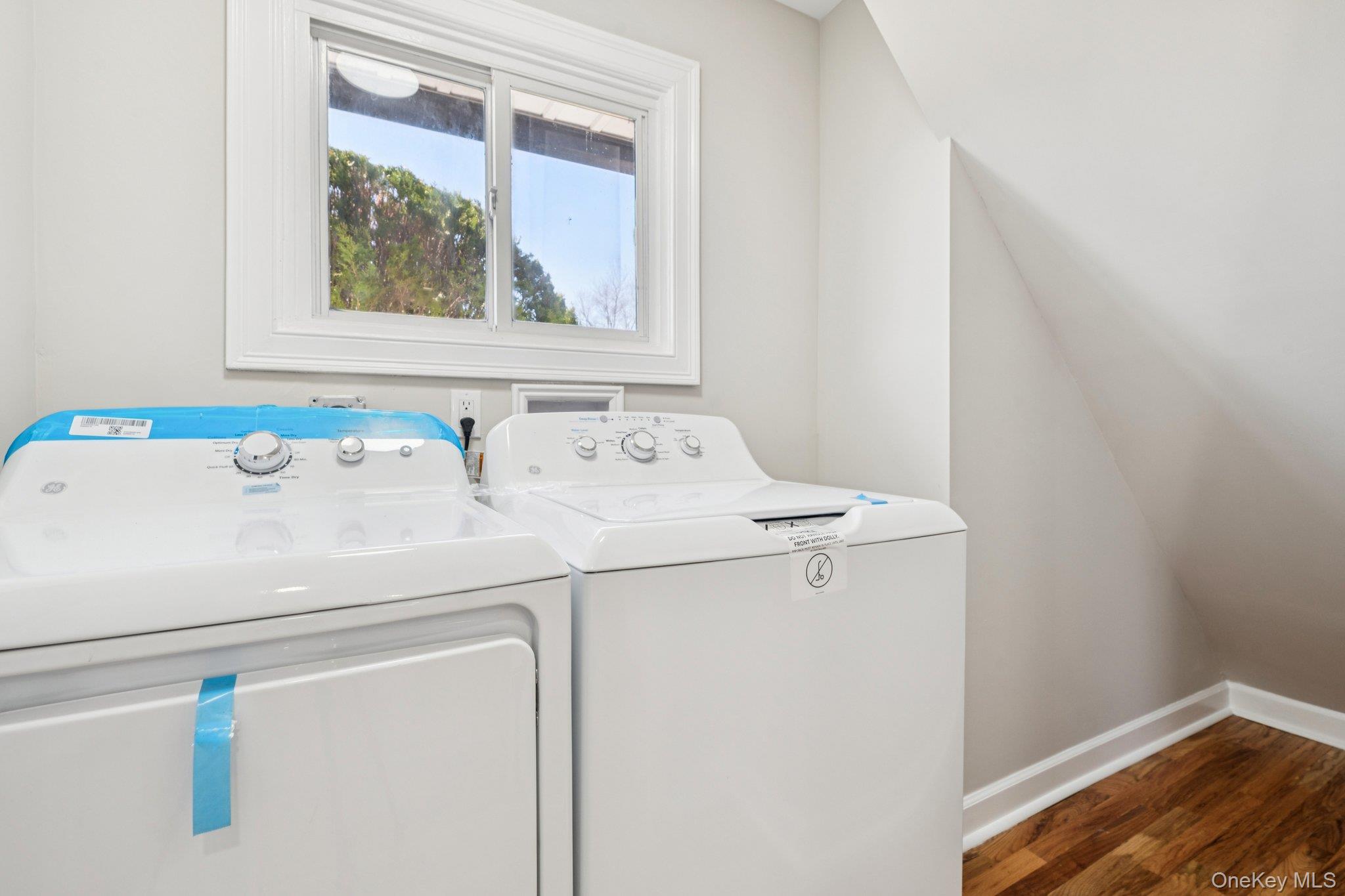 #15 photo, 38 Somerset Road, Amityville , NY 11701