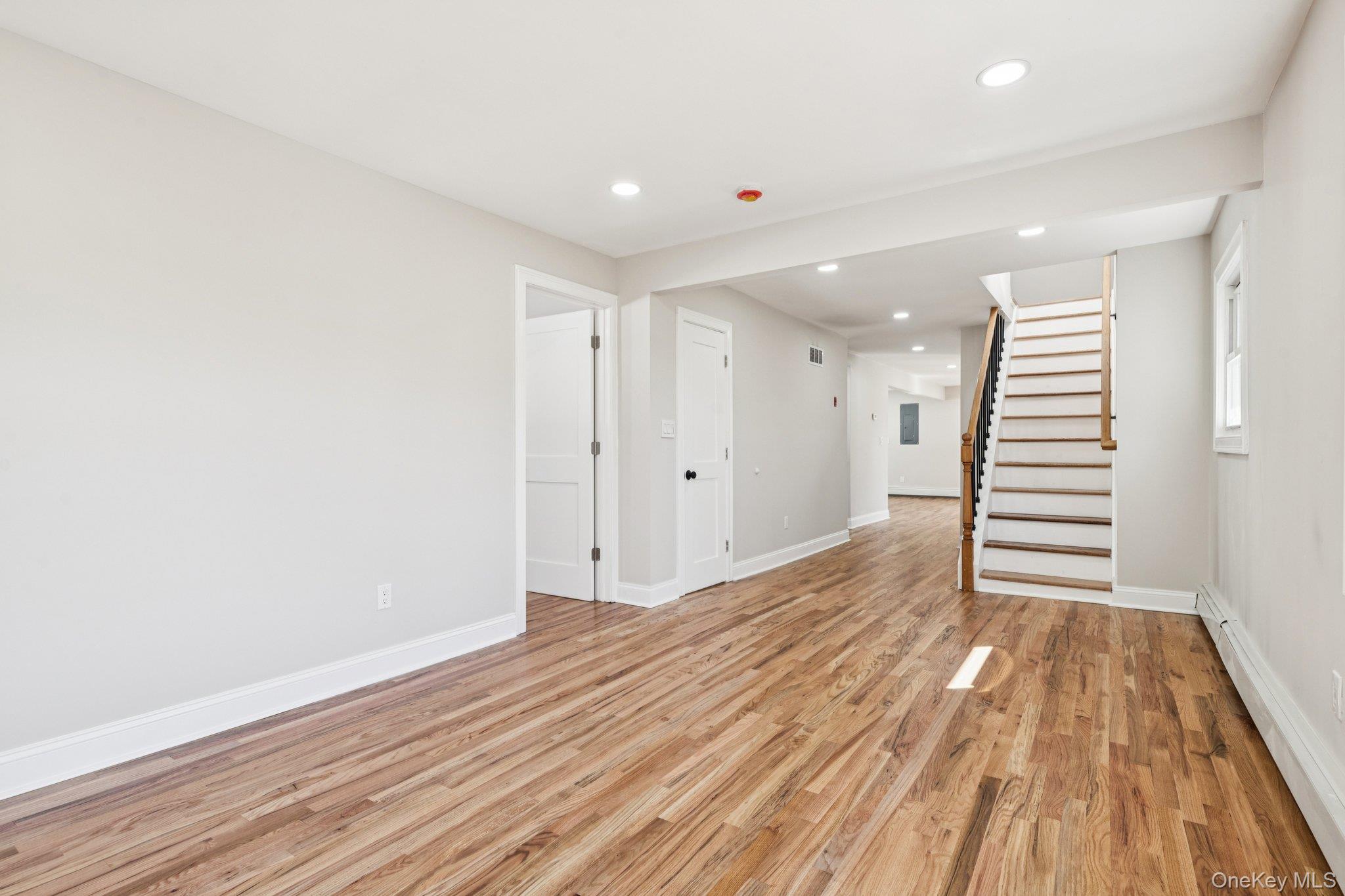 #6 photo, 38 Somerset Road, Amityville , NY 11701