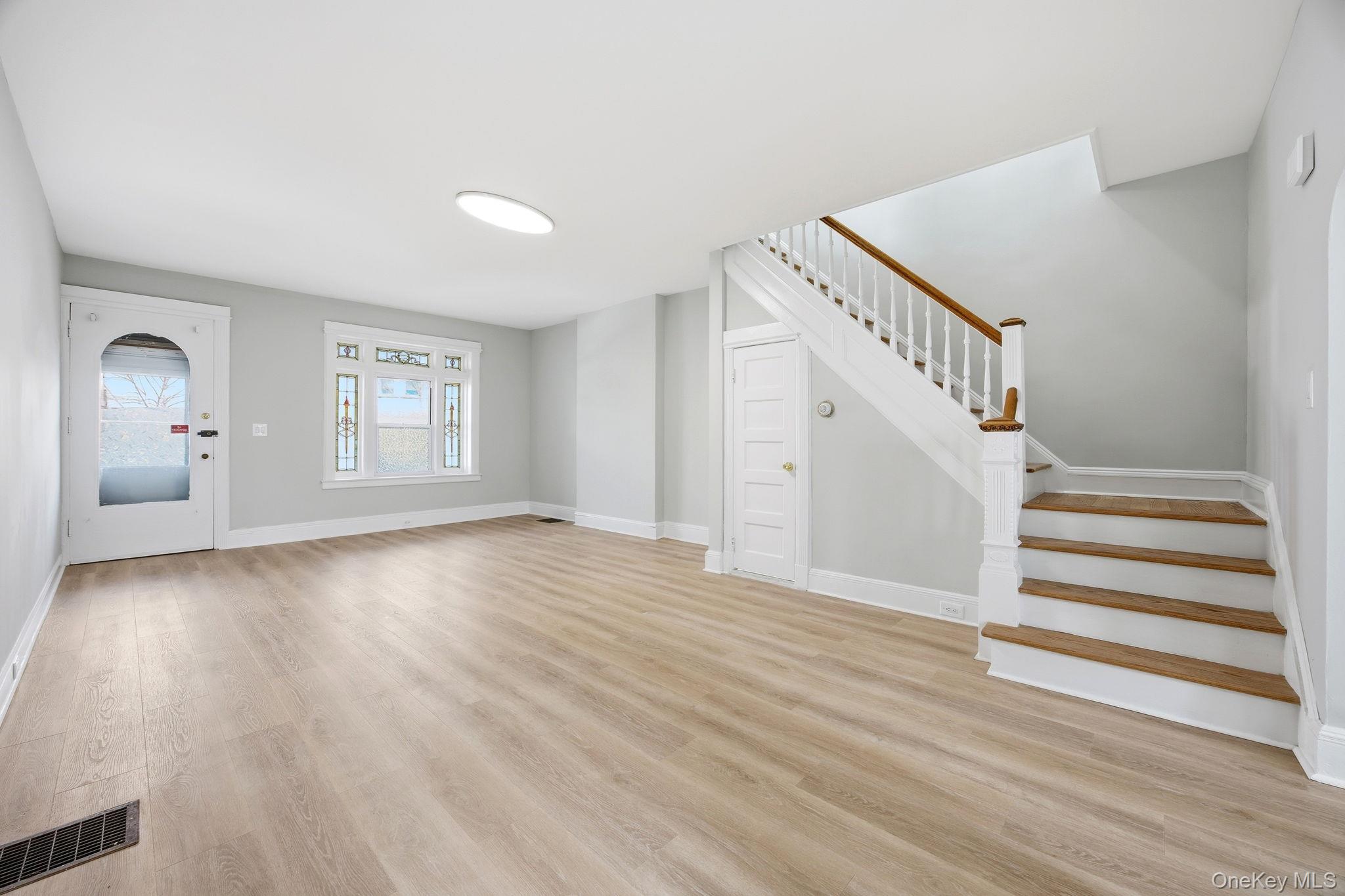 #8 photo, 1739 W 9th Street, הברונקס Brooklyn , NY 11223