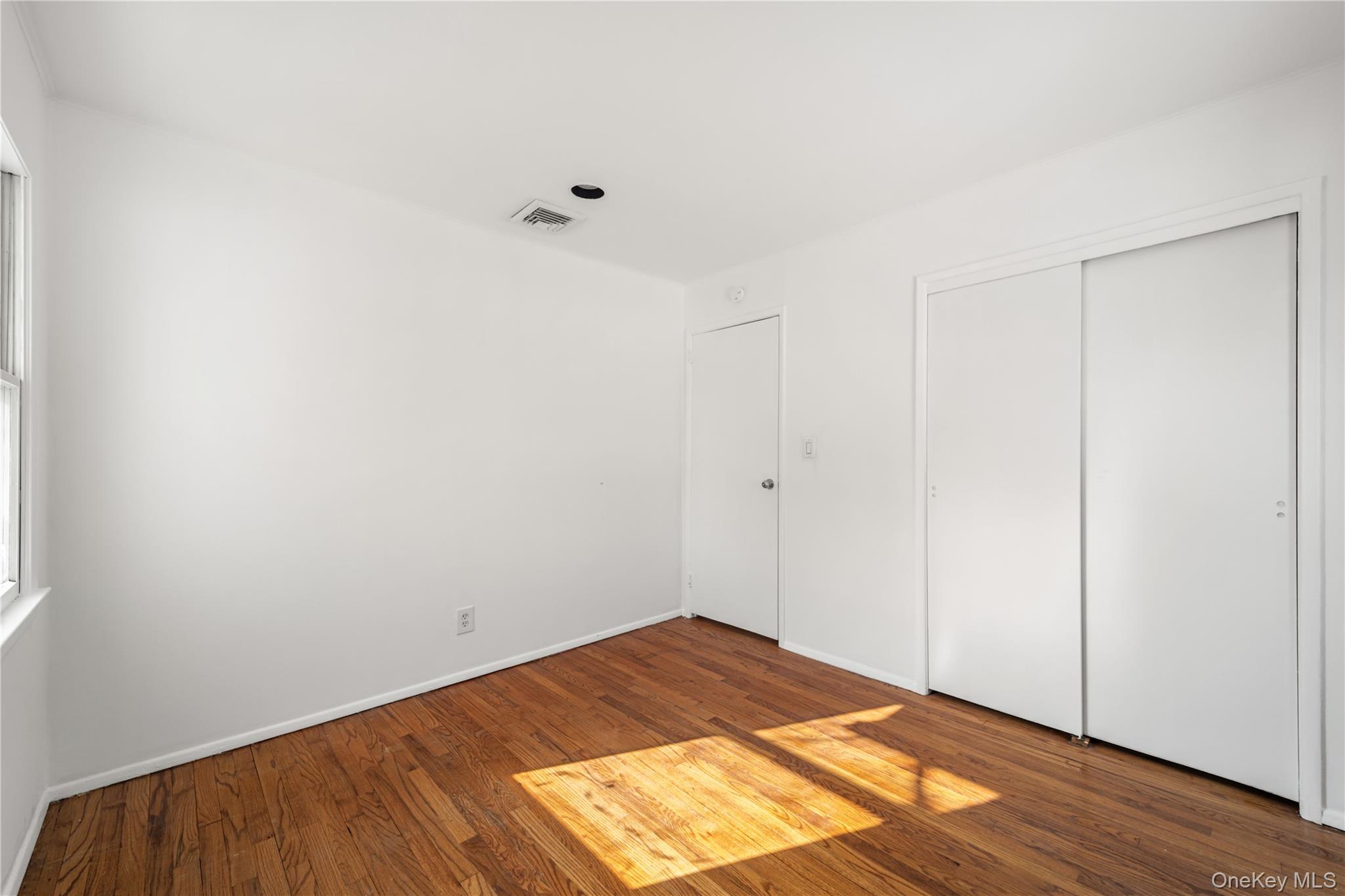 #17 photo, 24 Elderberry Road, নাসাউ কাউন্টি Syosset , NY 11791