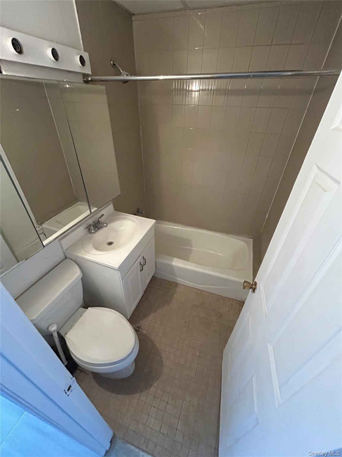 #12 photo, 572 Ninth Avenue, New York (Manhattan) , NY 10036