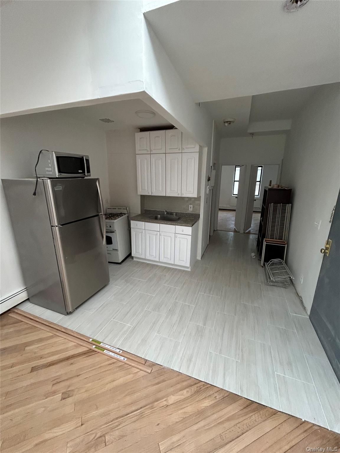 #7 photo, 572 Ninth Avenue, New York (Manhattan) , NY 10036