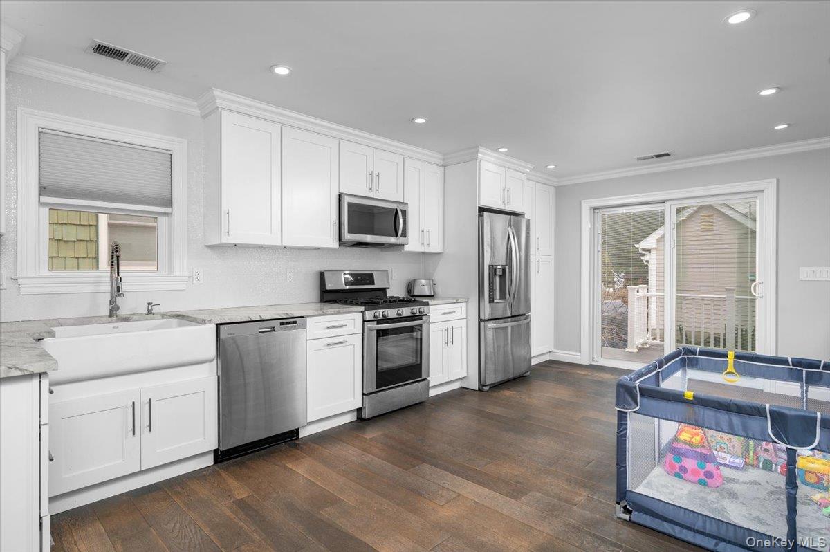 #6 photo, 216 Florence Street, Mamaroneck , NY 10543