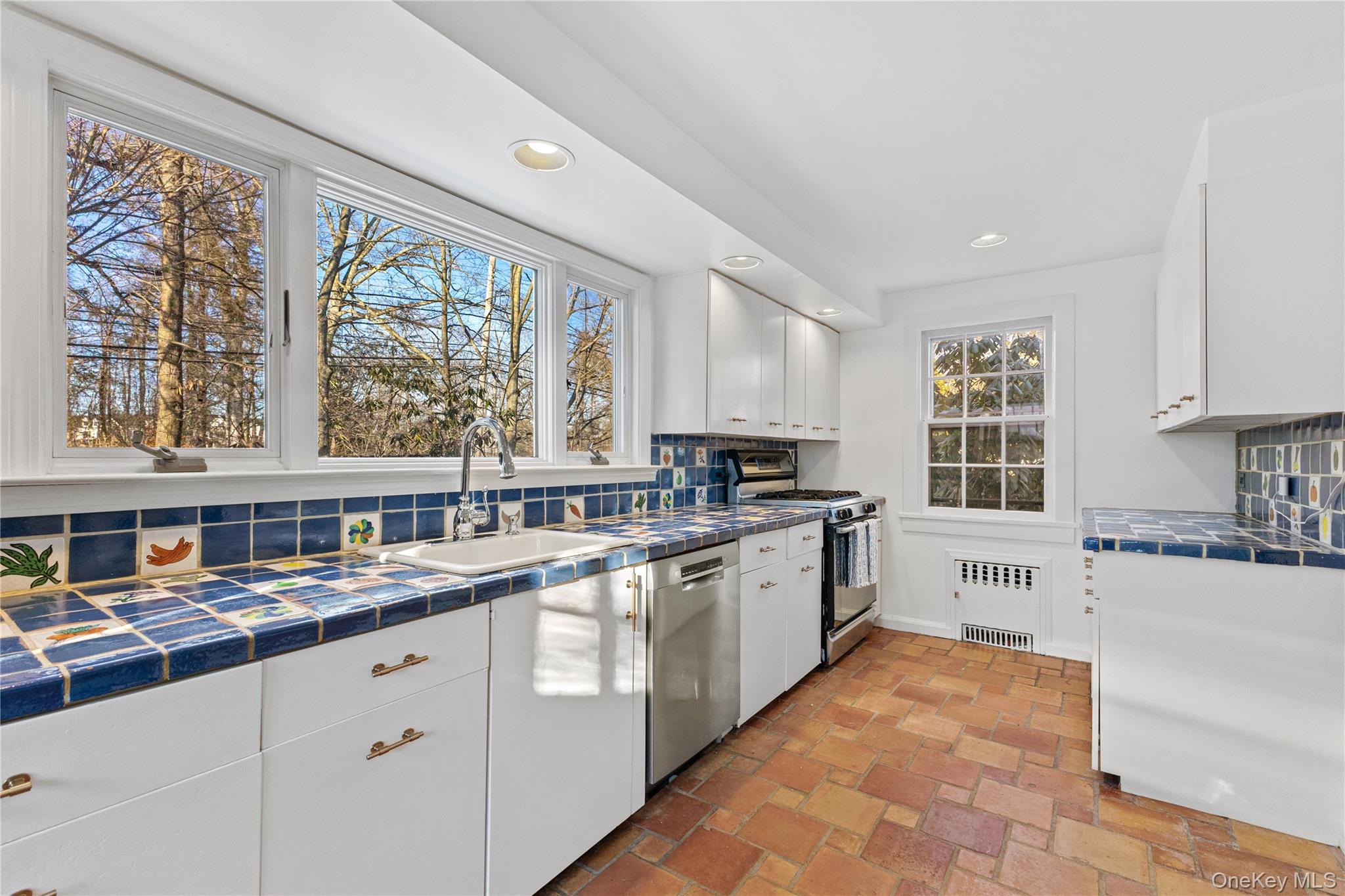 #6 photo, 2 Apple Tree Close, Chappaqua , NY 10514