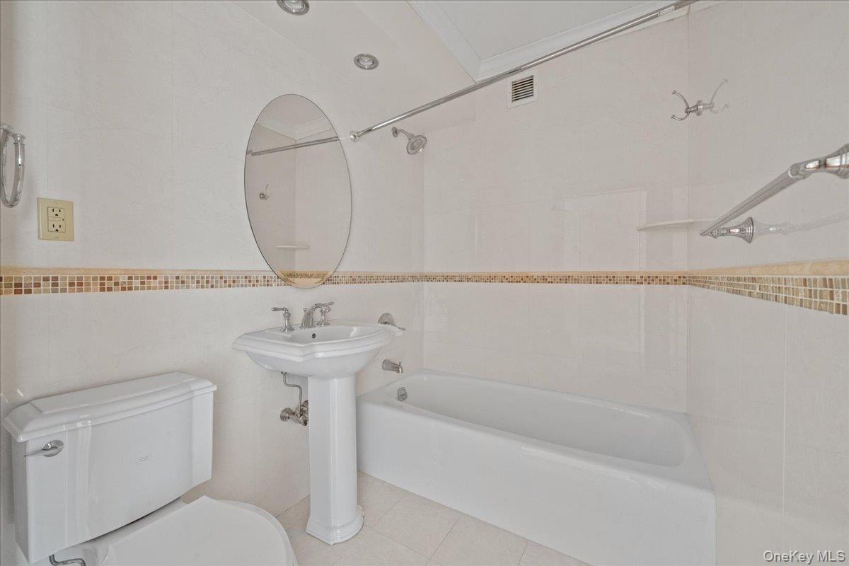 #9 photo, 3511 Cambridge Avenue, Bronx , NY 10463