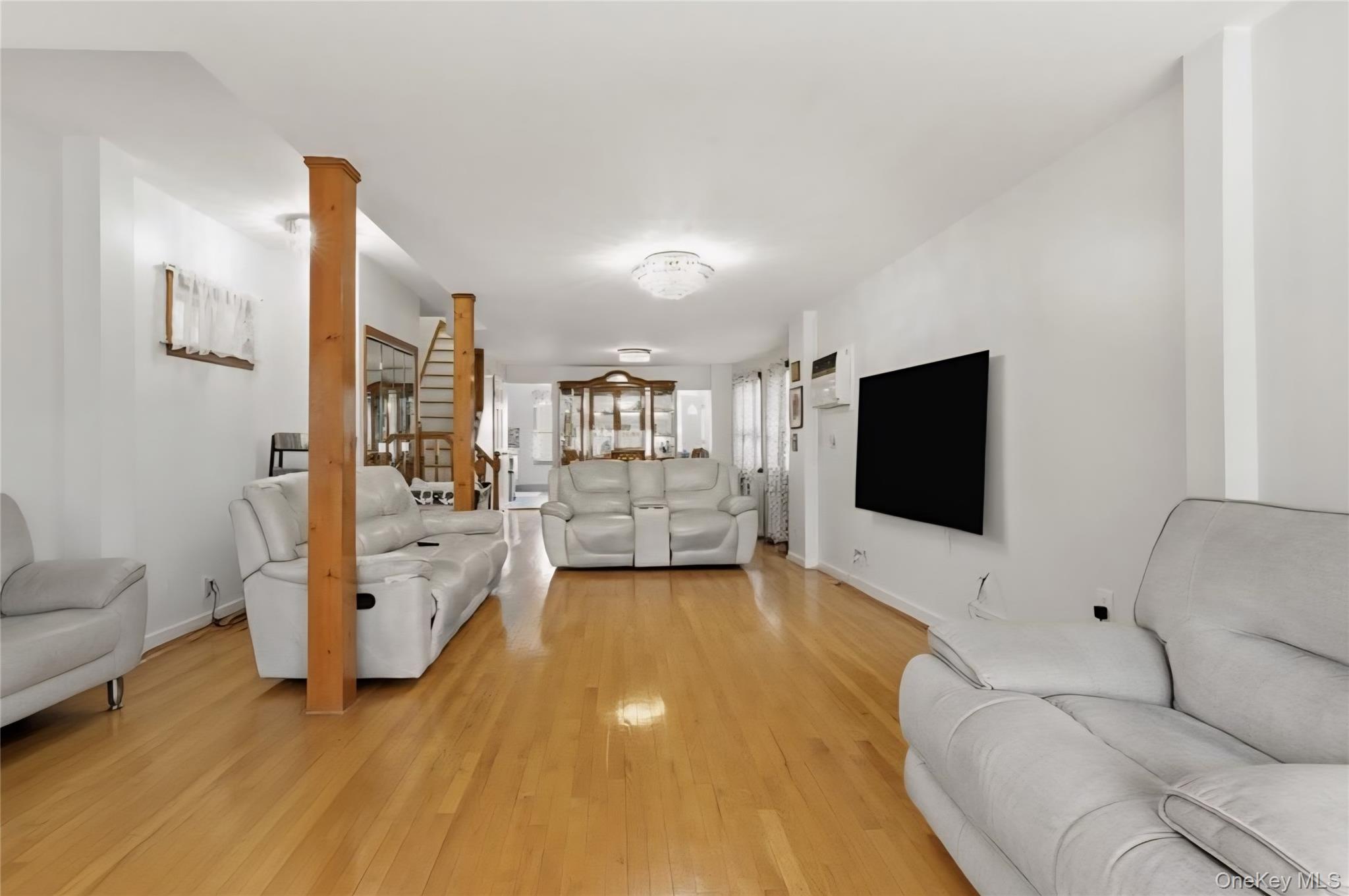 #2 photo, 94-33 111th Street, 뉴욕퀸즈 Richmond Hill , NY 11419