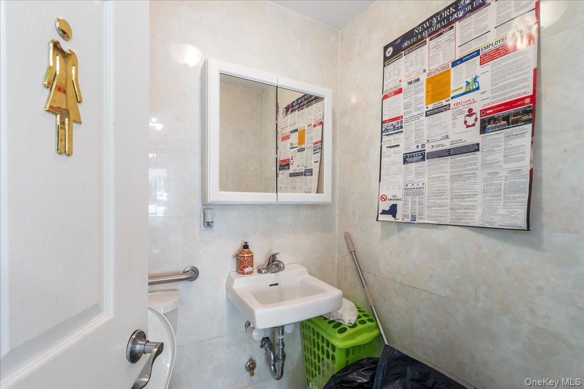 #10 photo, 101-12 43rd Avenue, קווינס Corona , NY 11368