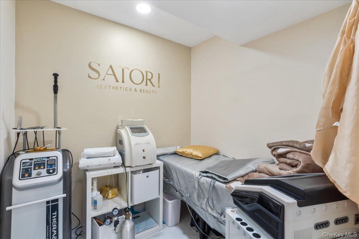 #12 photo, 101-12 43rd Avenue, קווינס Corona , NY 11368