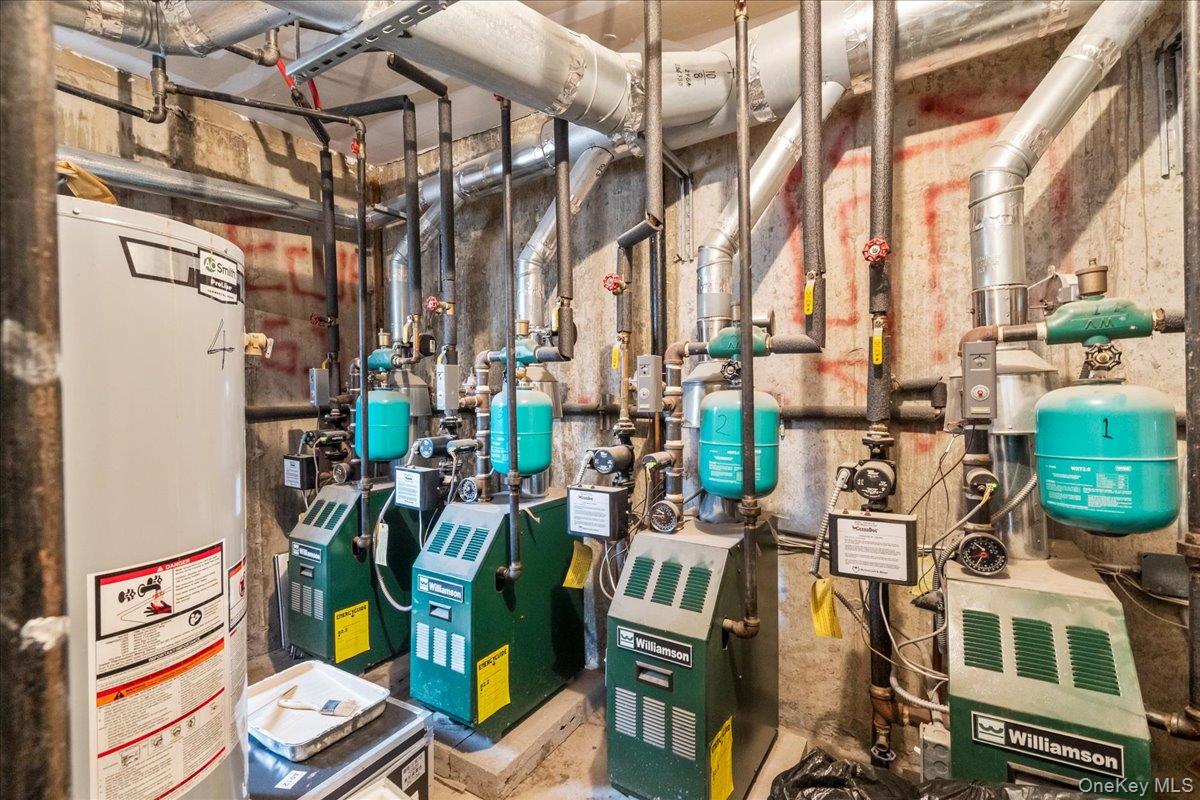 #18 photo, 101-12 43rd Avenue, קווינס Corona , NY 11368