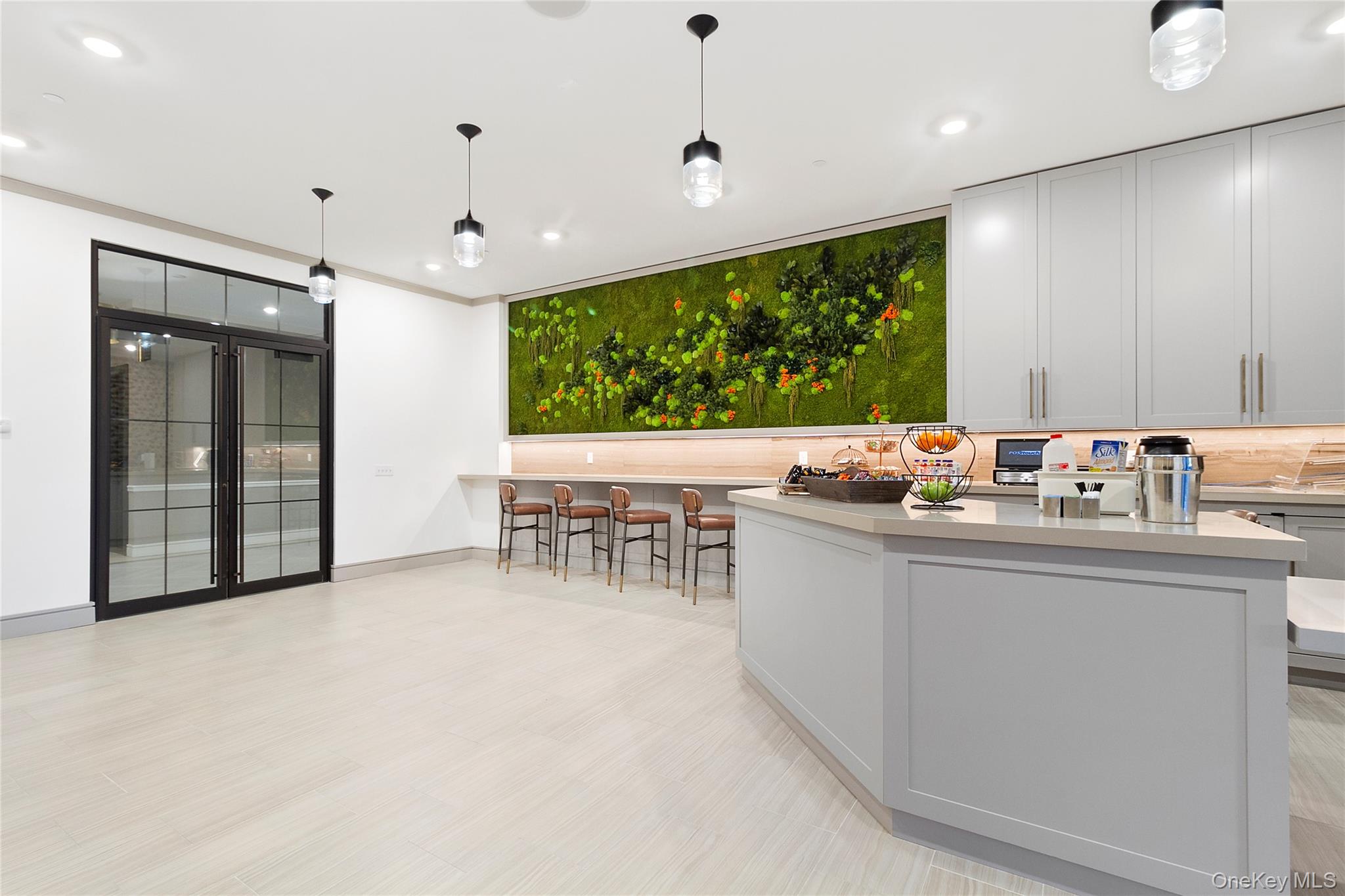 #17 photo, 990 Corporate Drive, 长岛 Westbury , NY 11590