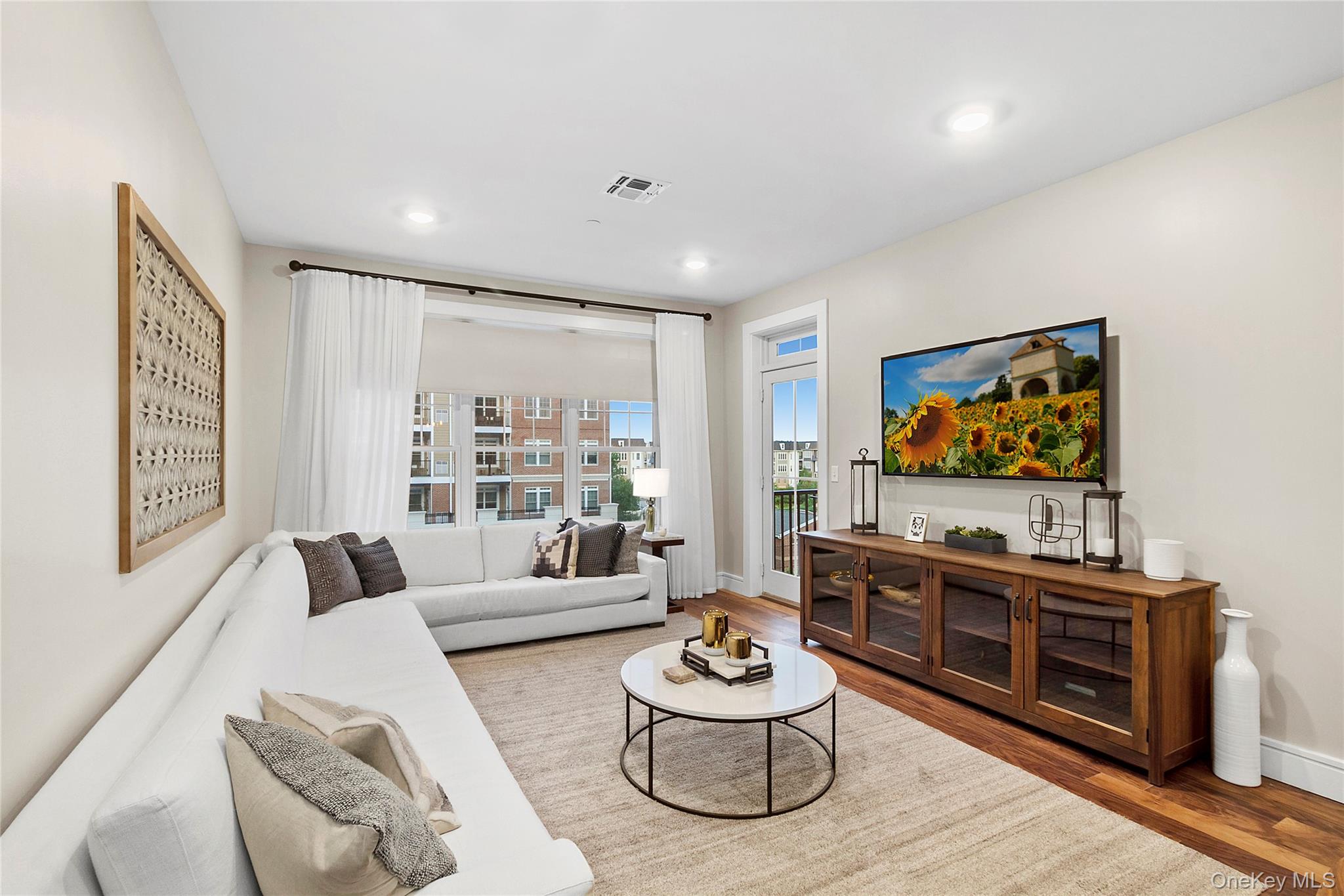 #2 photo, 990 Corporate Drive, 长岛 Westbury , NY 11590