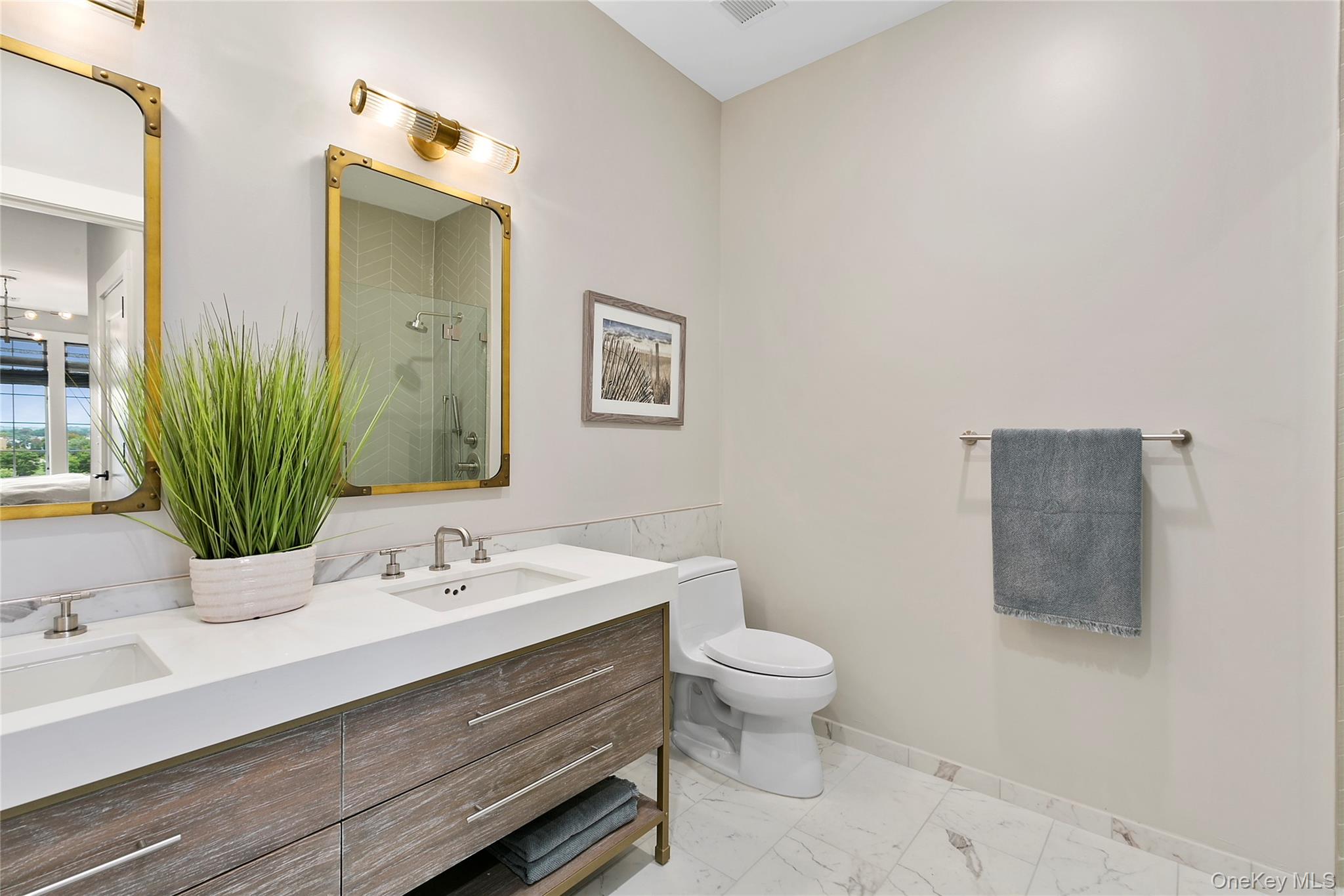 #5 photo, 990 Corporate Drive, 长岛 Westbury , NY 11590