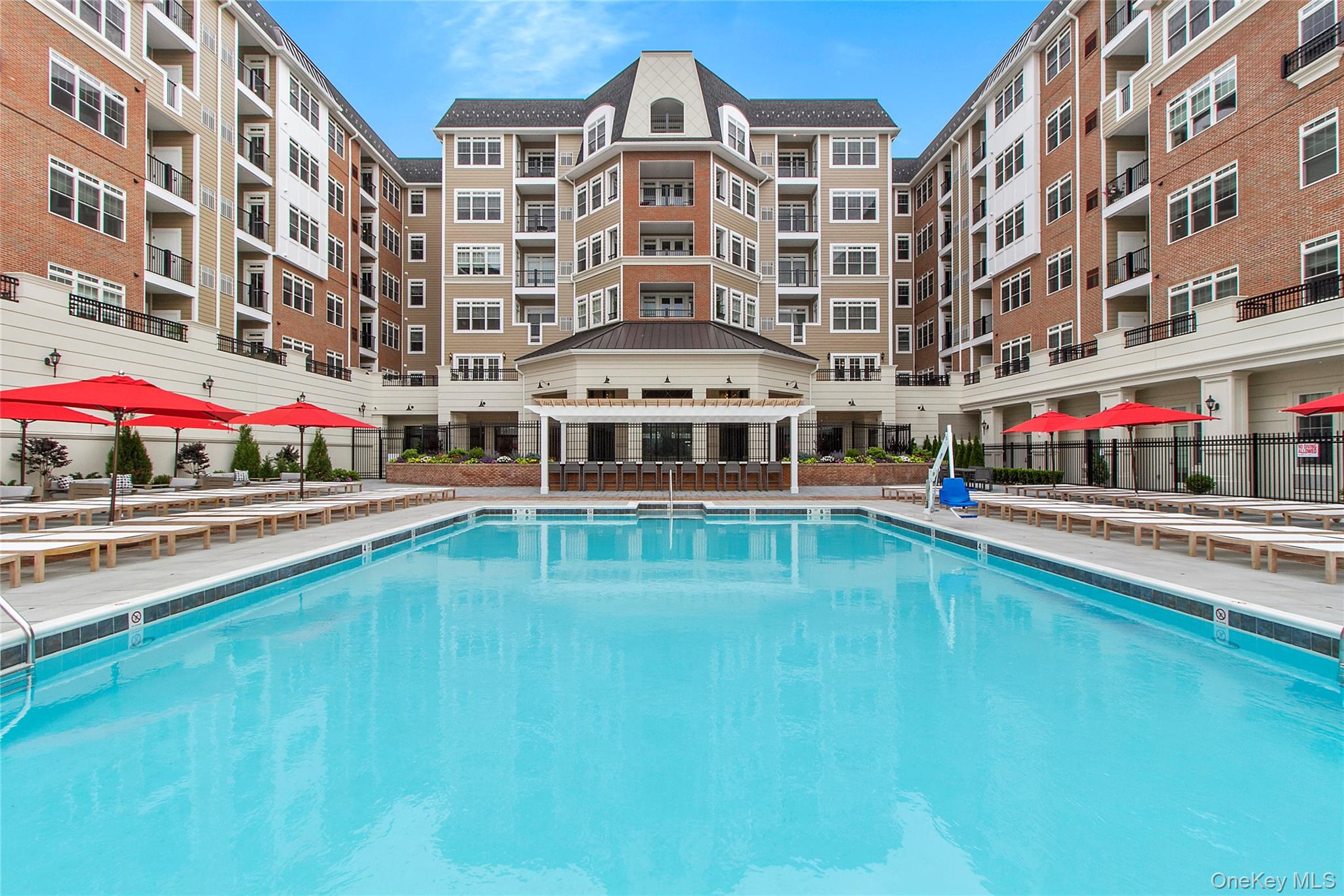 #8 photo, 990 Corporate Drive, 长岛 Westbury , NY 11590