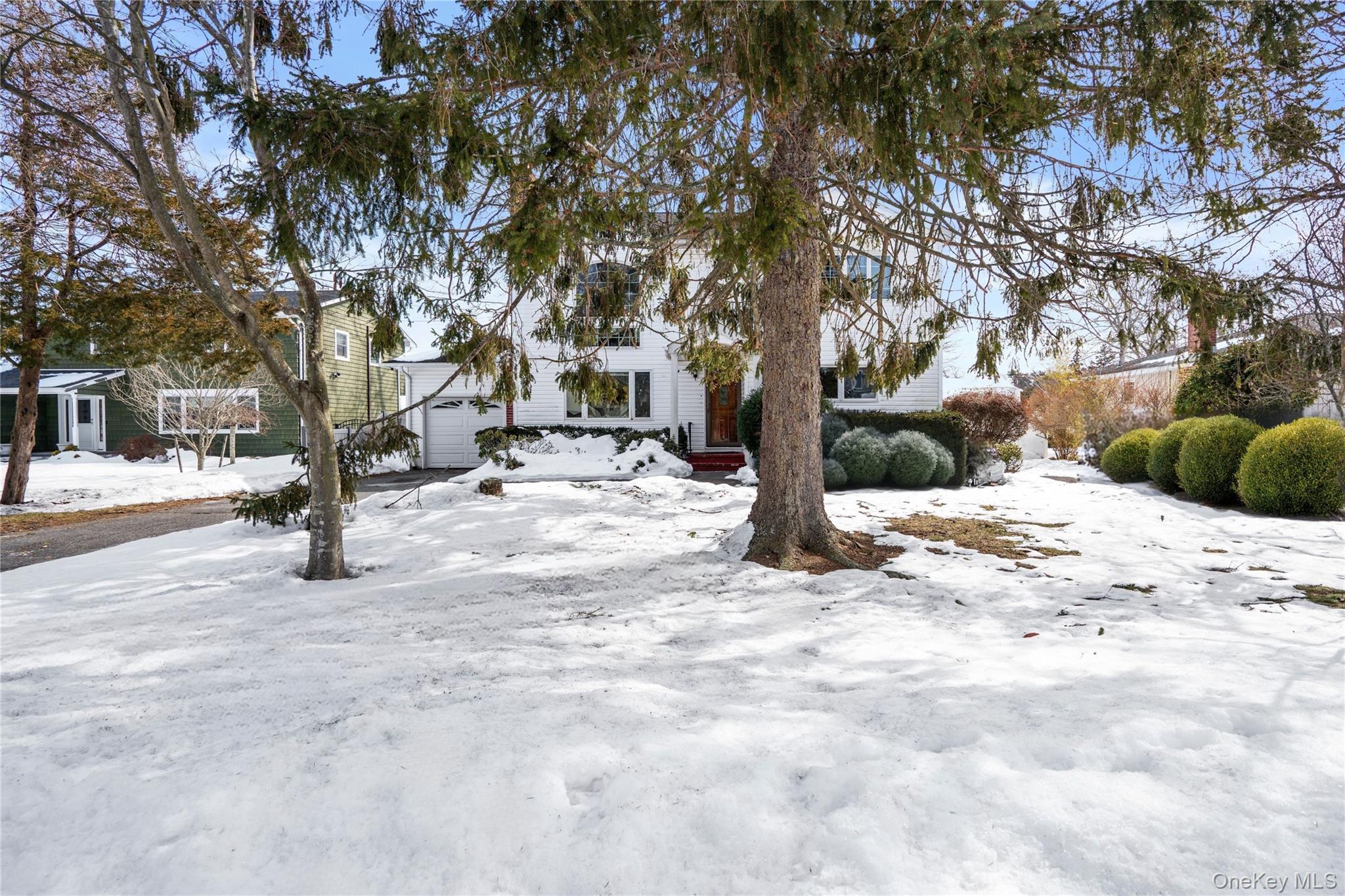 #2 photo, 53 Hewitt Boulevard, Center Moriches , NY 11934