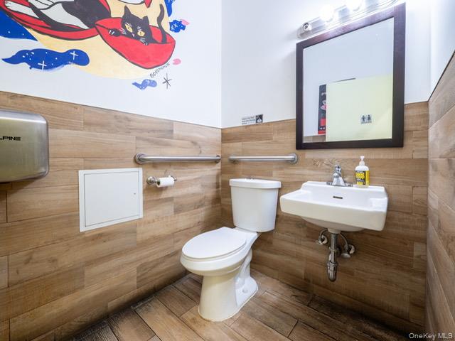 #10 photo, 63-28 Roosevelt Avenue, Woodside , NY 11377