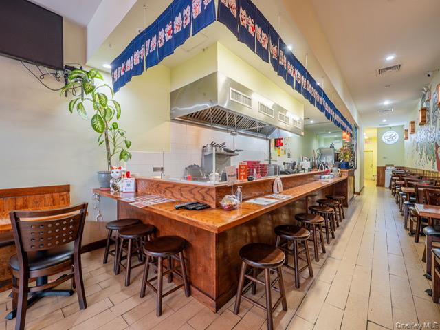 #4 photo, 63-28 Roosevelt Avenue, Woodside , NY 11377