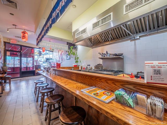 #7 photo, 63-28 Roosevelt Avenue, Woodside , NY 11377