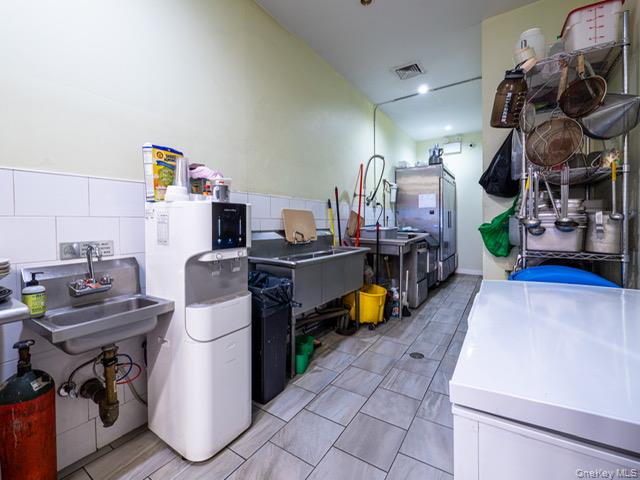 #9 photo, 63-28 Roosevelt Avenue, Woodside , NY 11377