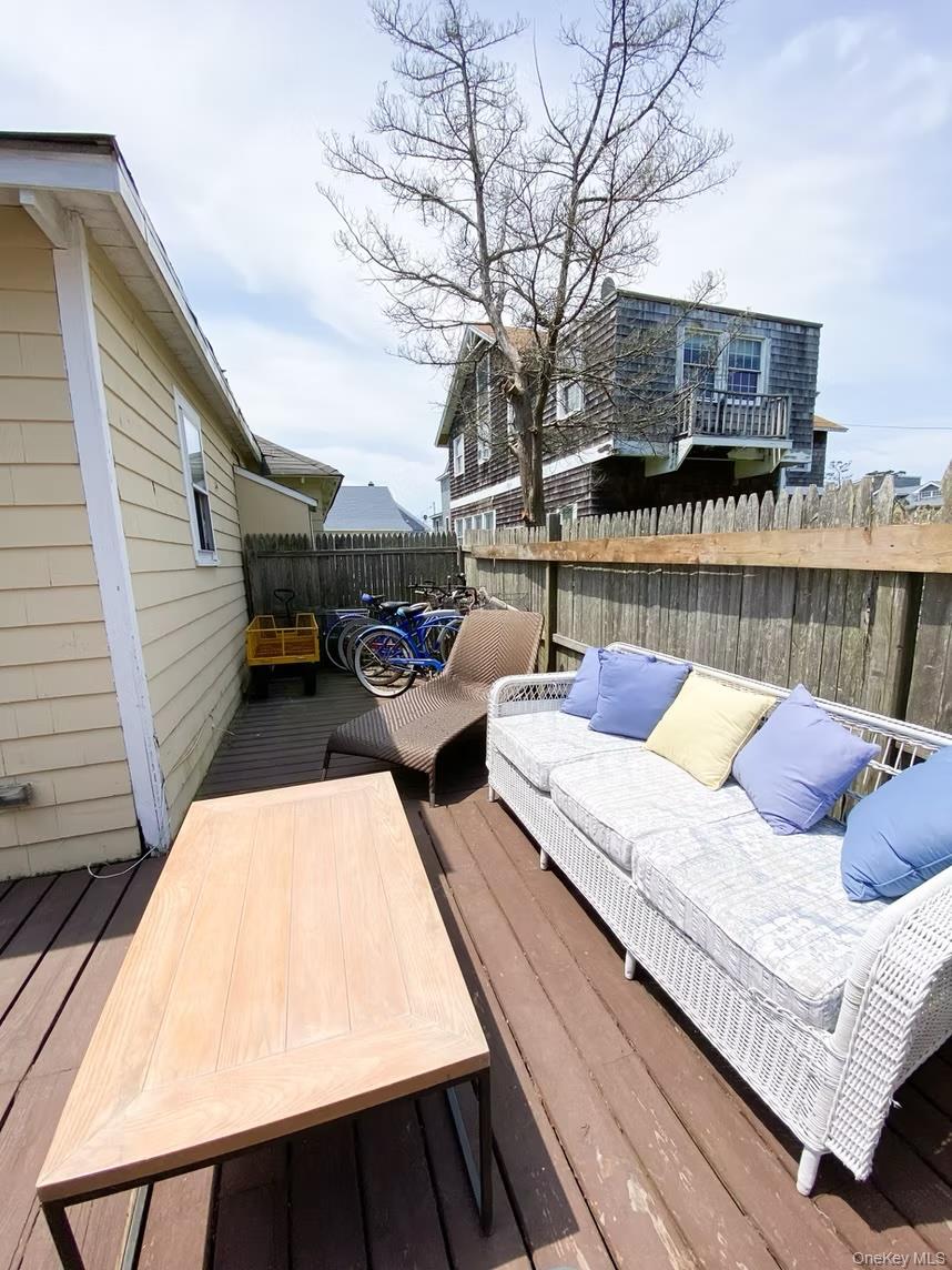 #13 photo, 298 Cottage Walk, সাফোক কাউন্টি Ocean Beach , NY 11770