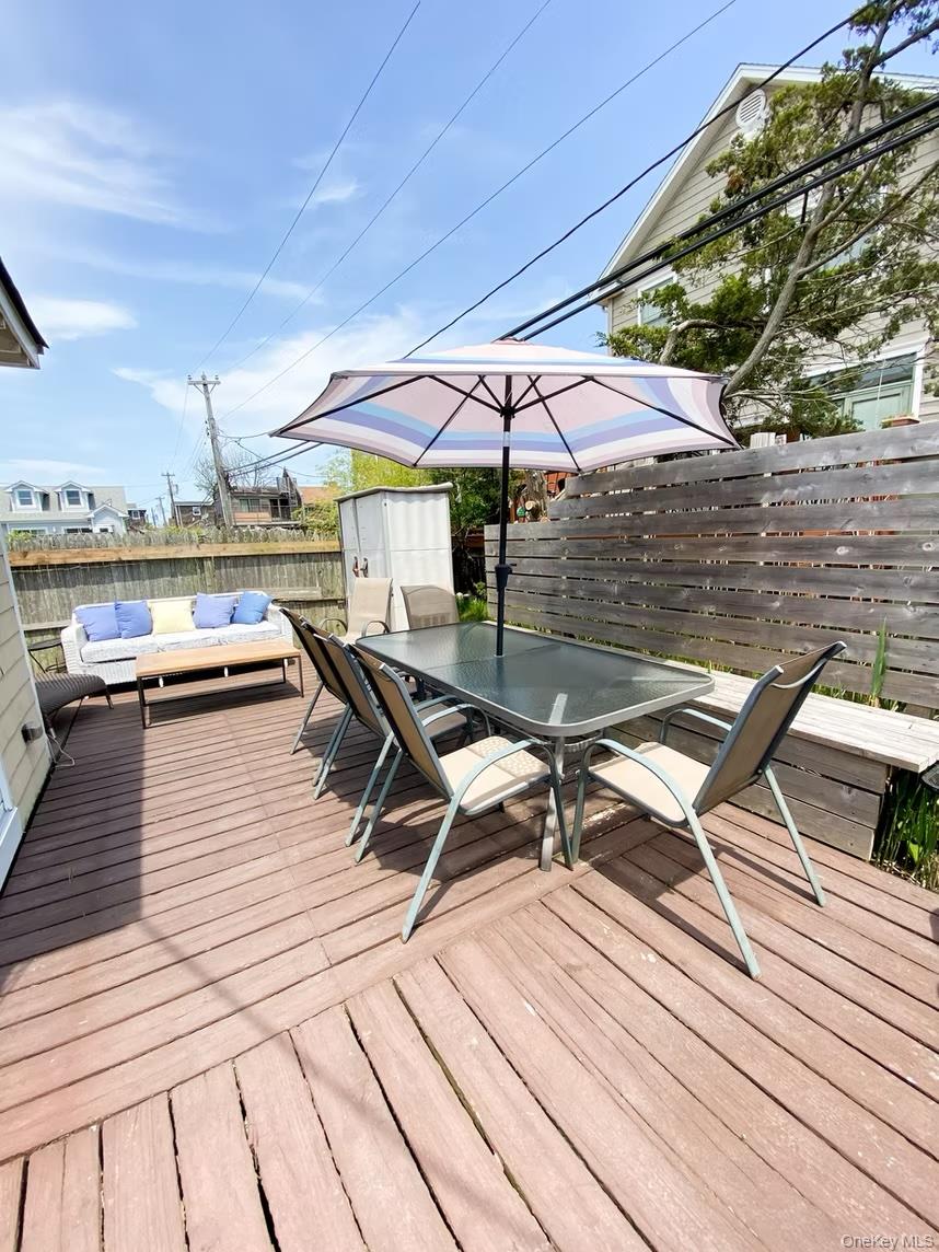 #2 photo, 298 Cottage Walk, সাফোক কাউন্টি Ocean Beach , NY 11770