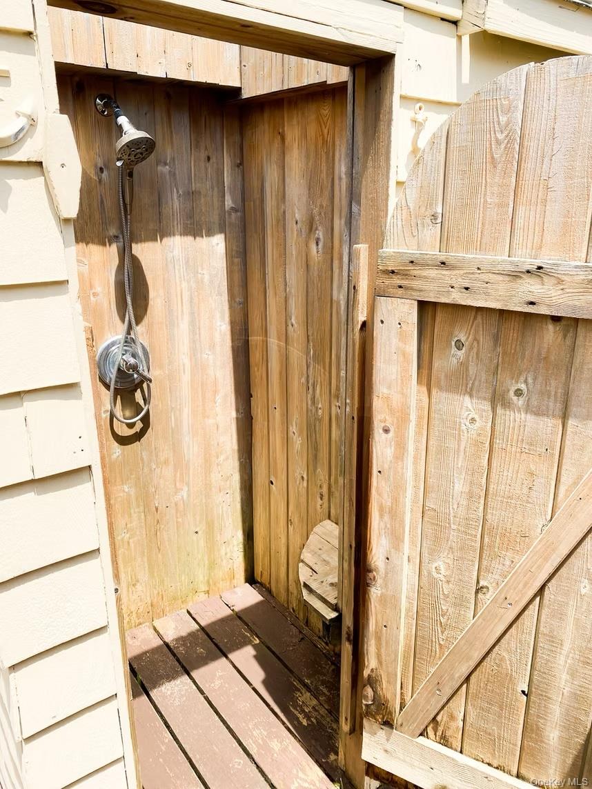 #7 photo, 298 Cottage Walk, সাফোক কাউন্টি Ocean Beach , NY 11770