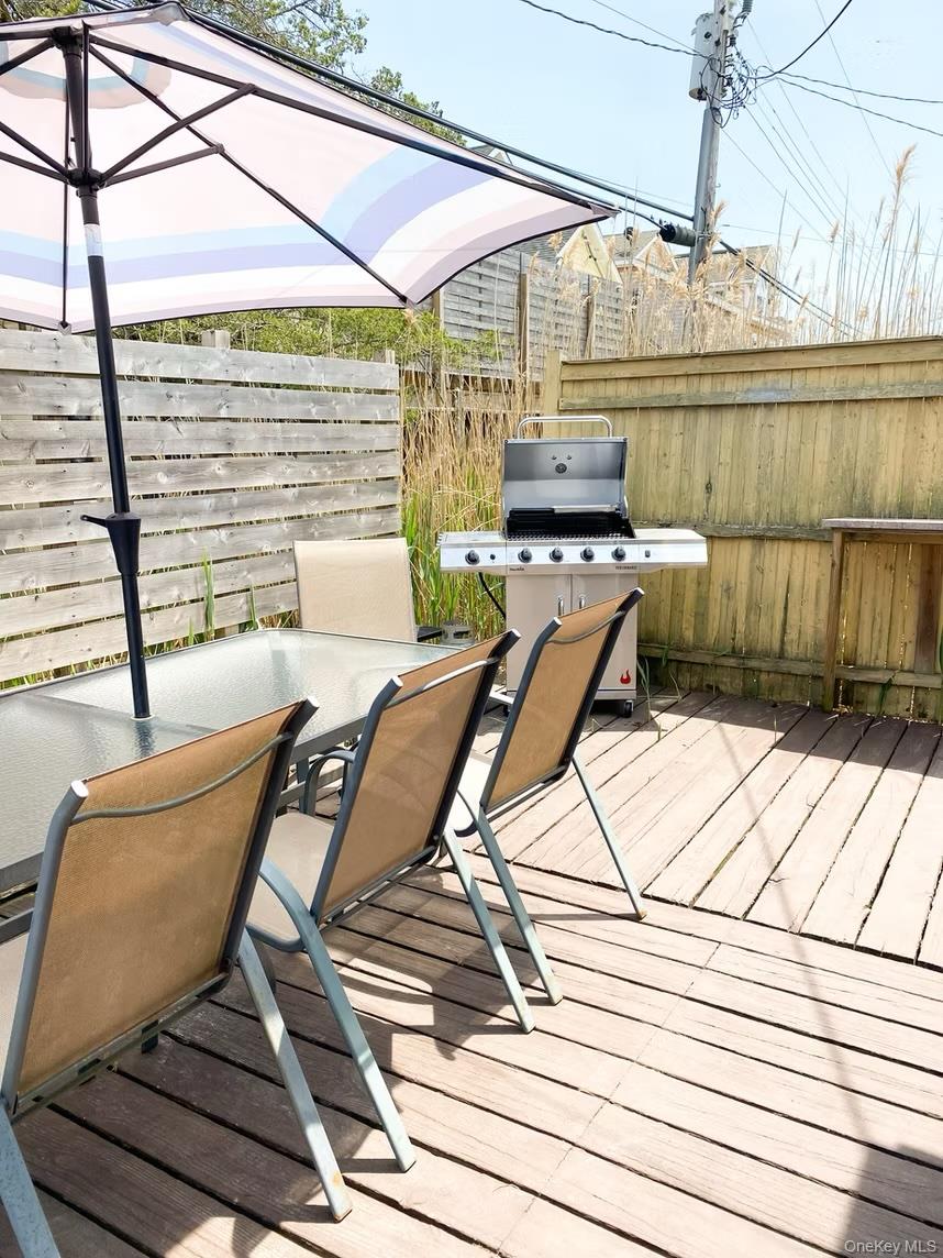 #8 photo, 298 Cottage Walk, সাফোক কাউন্টি Ocean Beach , NY 11770