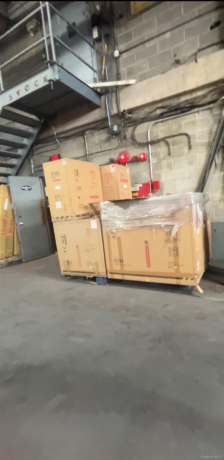 #5 photo, 5858 Laurel Hill Boulevard, 皇后區 木邊 Woodside , NY 11377