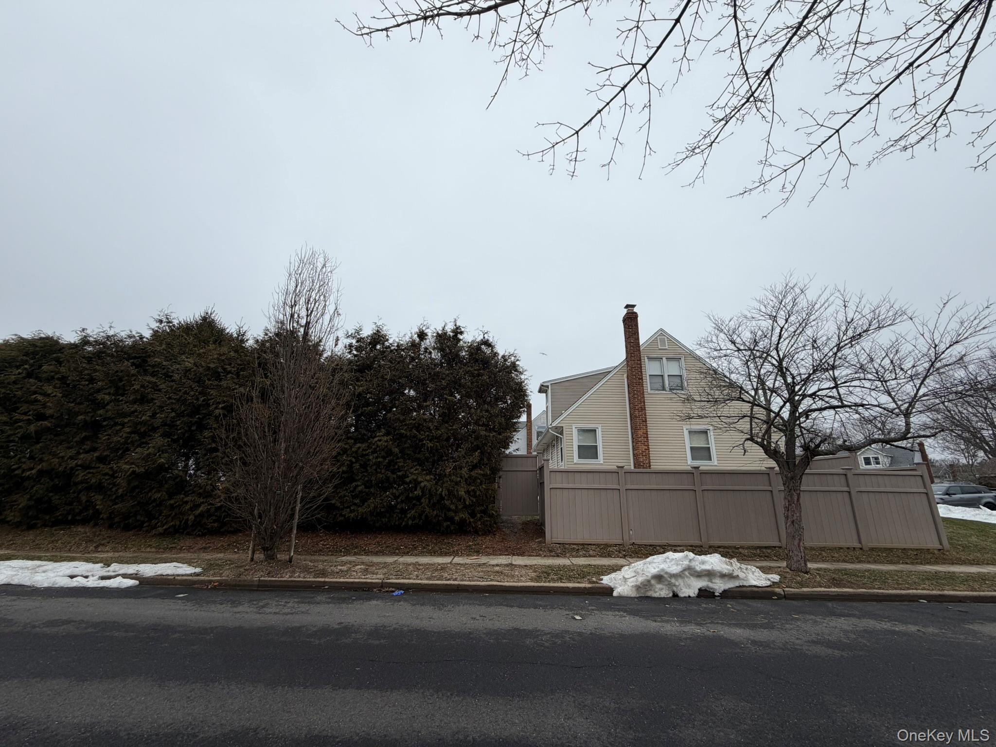 #18 photo, 32 Montana Court, Syosset , NY 11791