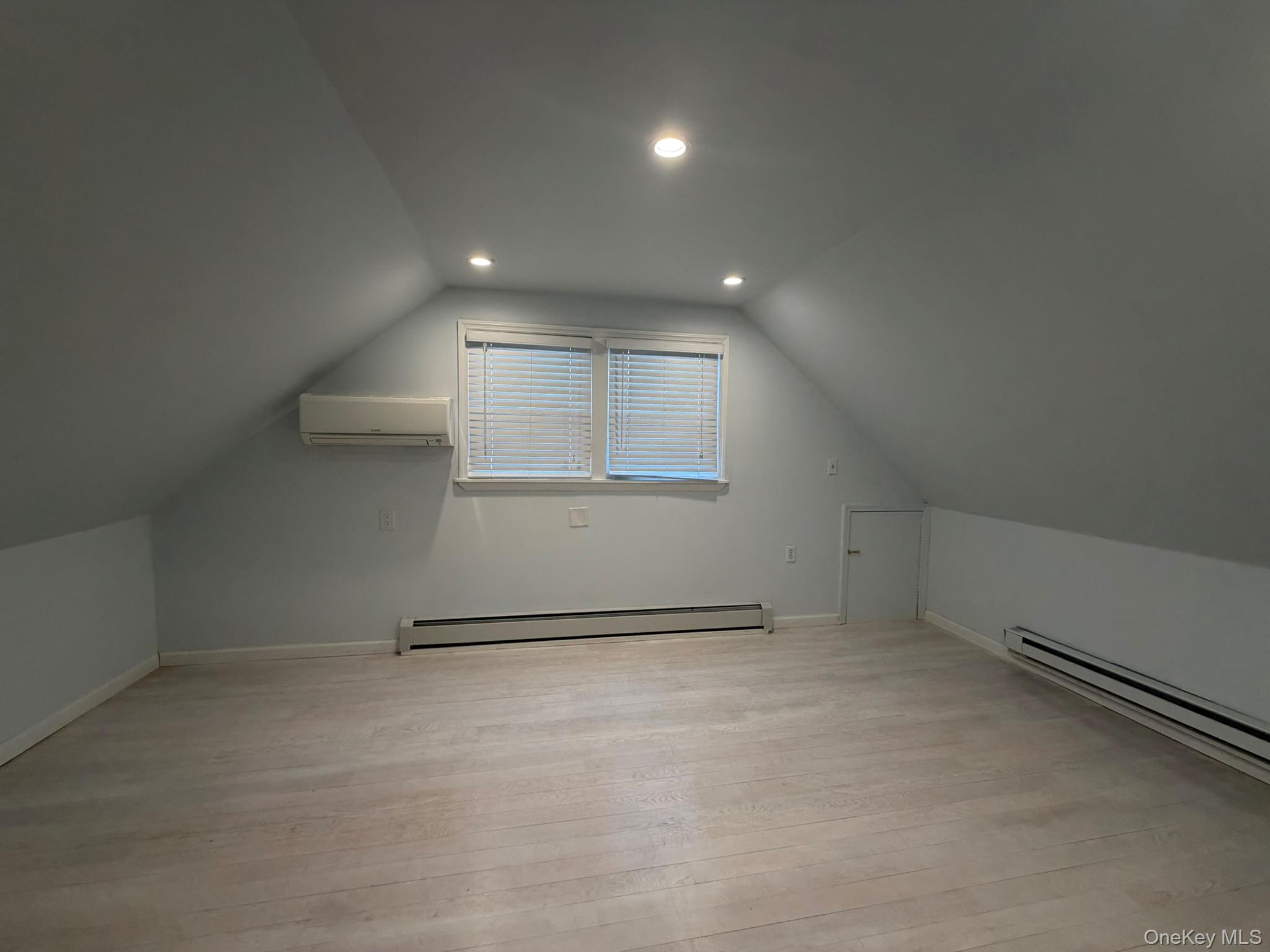 #7 photo, 32 Montana Court, नासाउ काउंटी Syosset , NY 11791