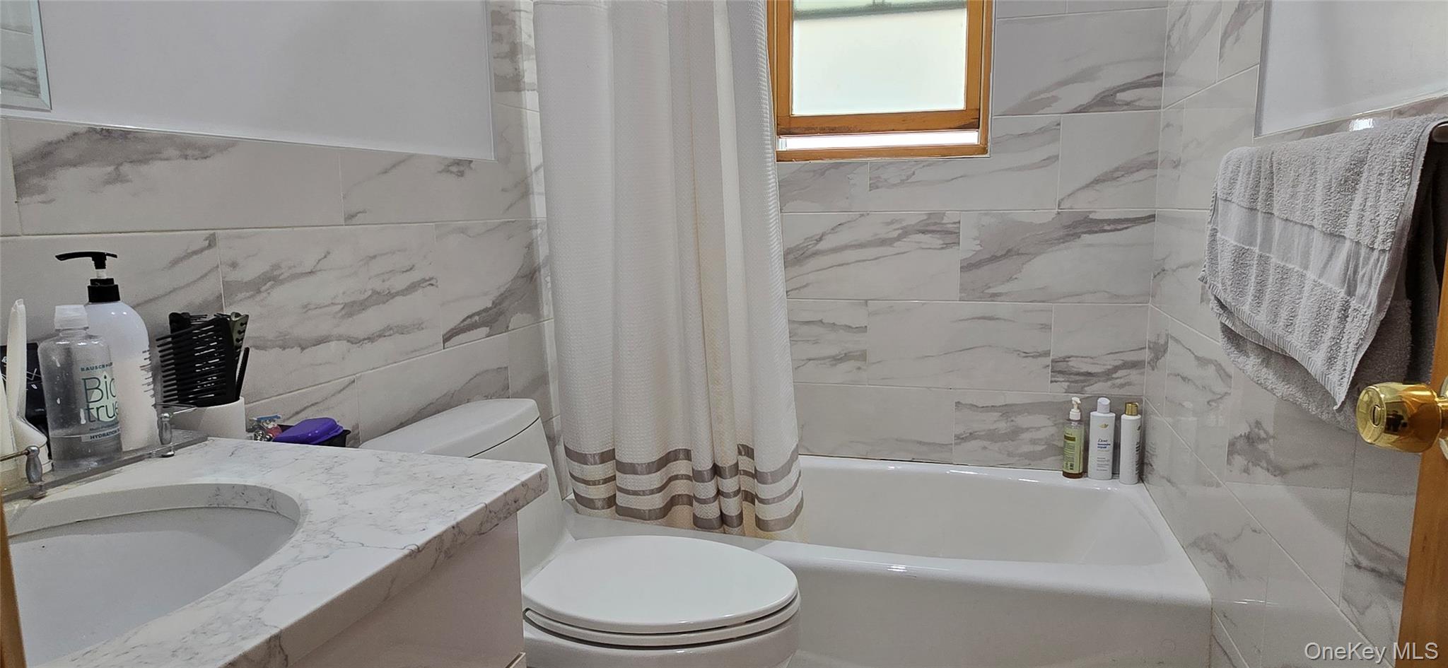 #19 photo, 43-29 249th Street, Little Neck , NY 11363