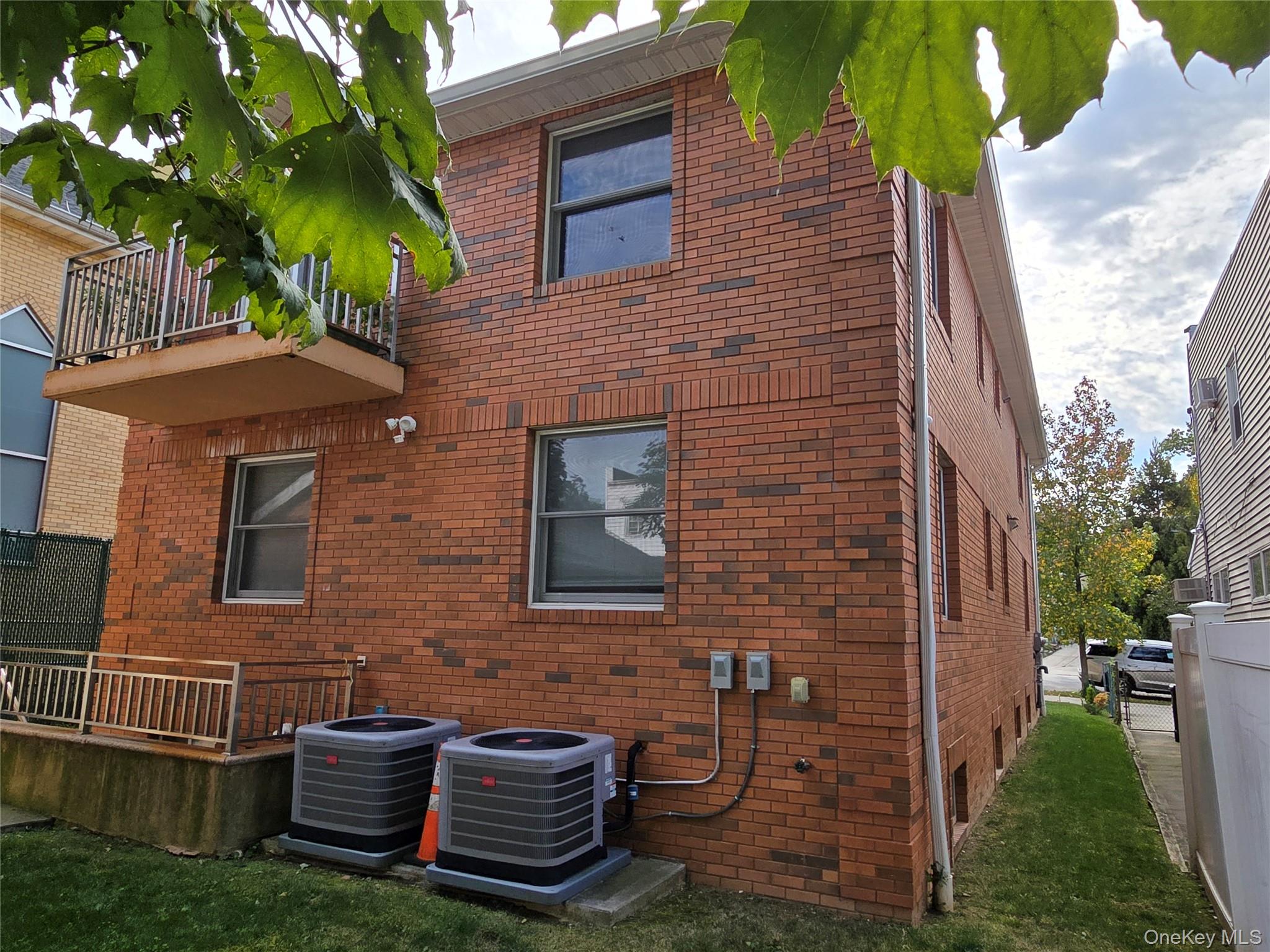 #4 photo, 43-29 249th Street, Little Neck , NY 11363